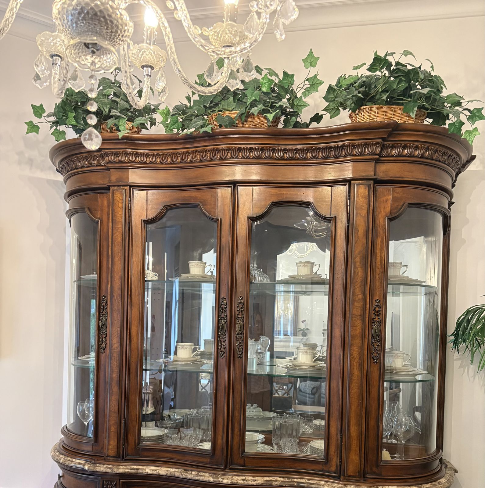 Stanley USA Display Cabinet Top – Curved Glass, Traditional Style photo for sale