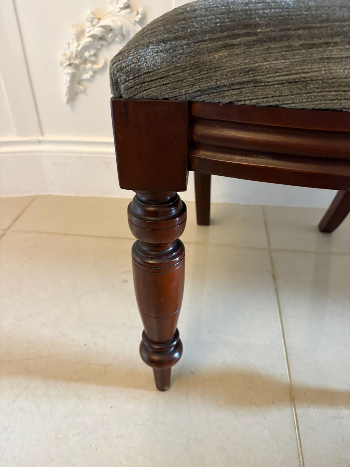 Antique Mahogany Balloon Back Dining Chairs – Set Of Four photo vintage