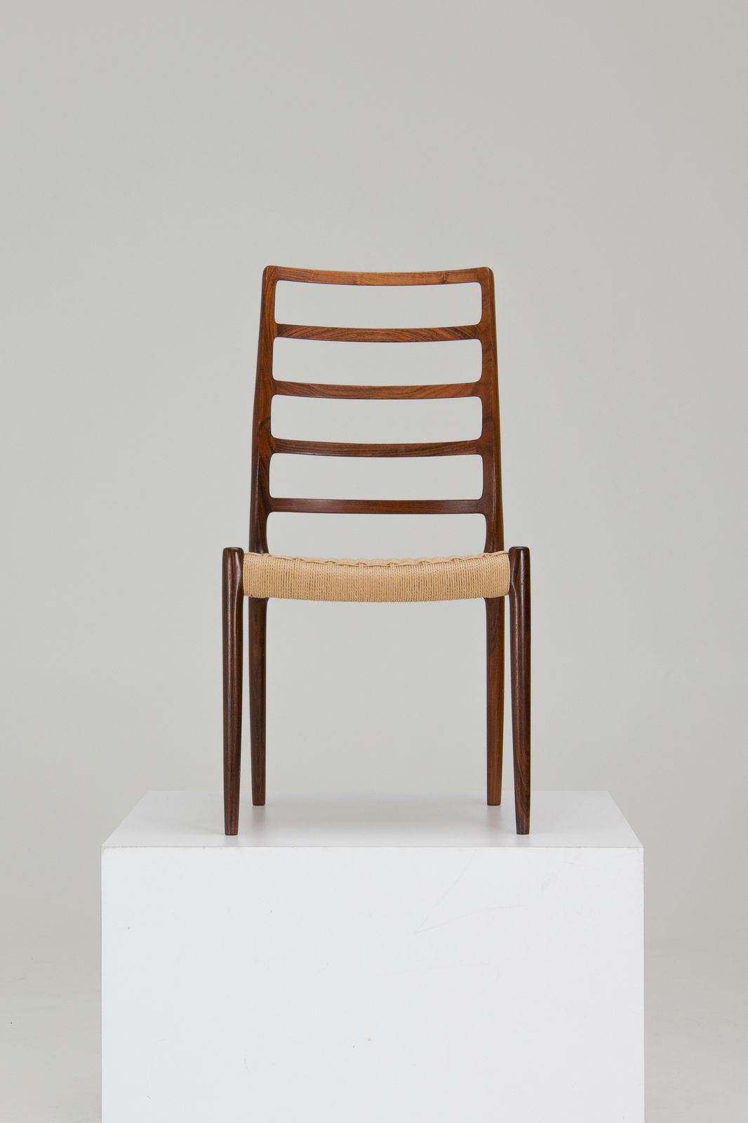 photo vinterior Set Of 8 'Model No. 82' Dining Chairs   Niels O. Møller