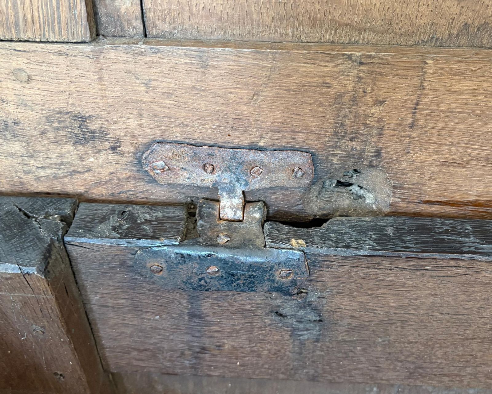 1195.0 Late 17th Century English Joined Oak Coffer (C.1680–1700) photo