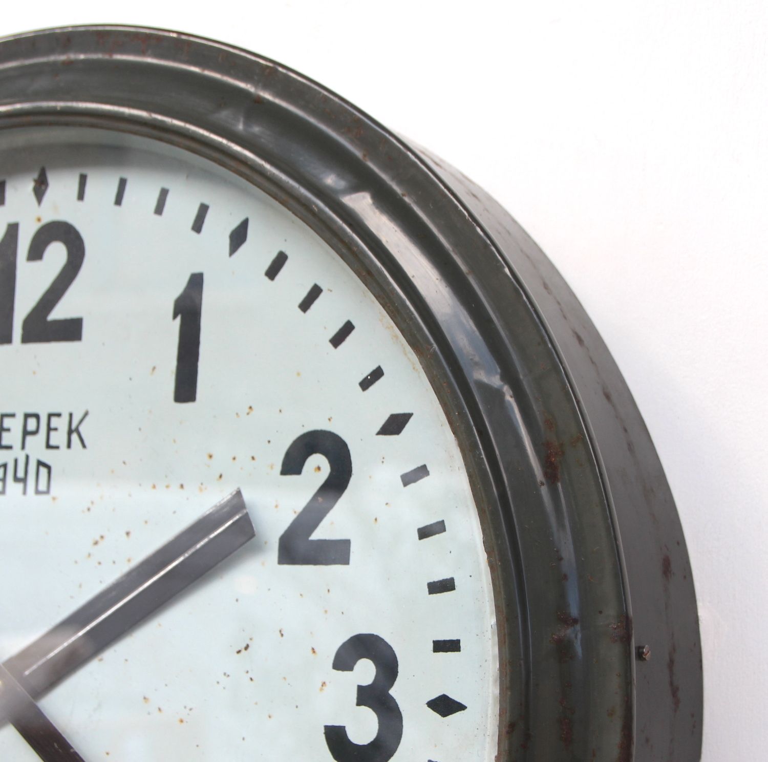 photo vintage Large 55cm Russian Vintage Factory Wall Clock. Fully Guaranteed. London Timepiece