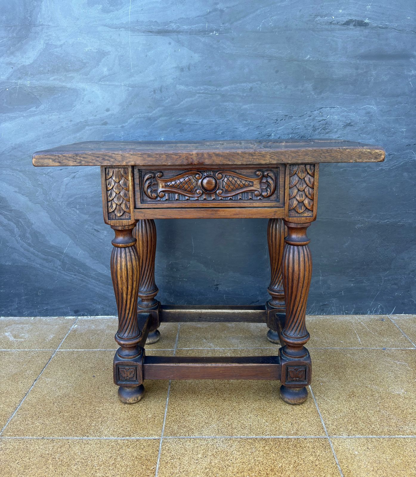Spanish Renaissance Revival Oak Side Table With Drawer, Early 20th Century photo vinterior