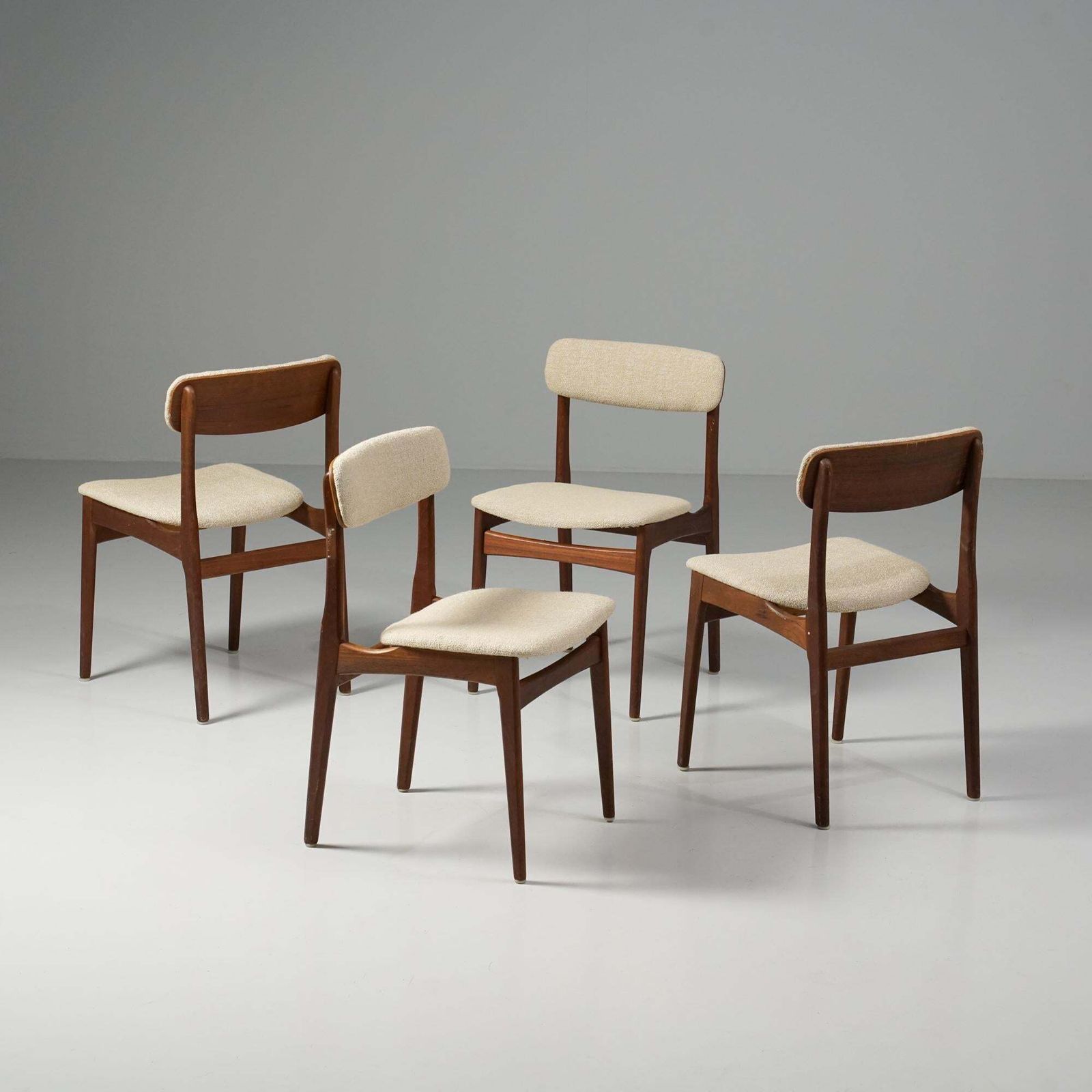 Mid Century Modern Set Of Four Dining Room Chairs, Thorsø Møbelfabrik, 1960s photo Furniture
