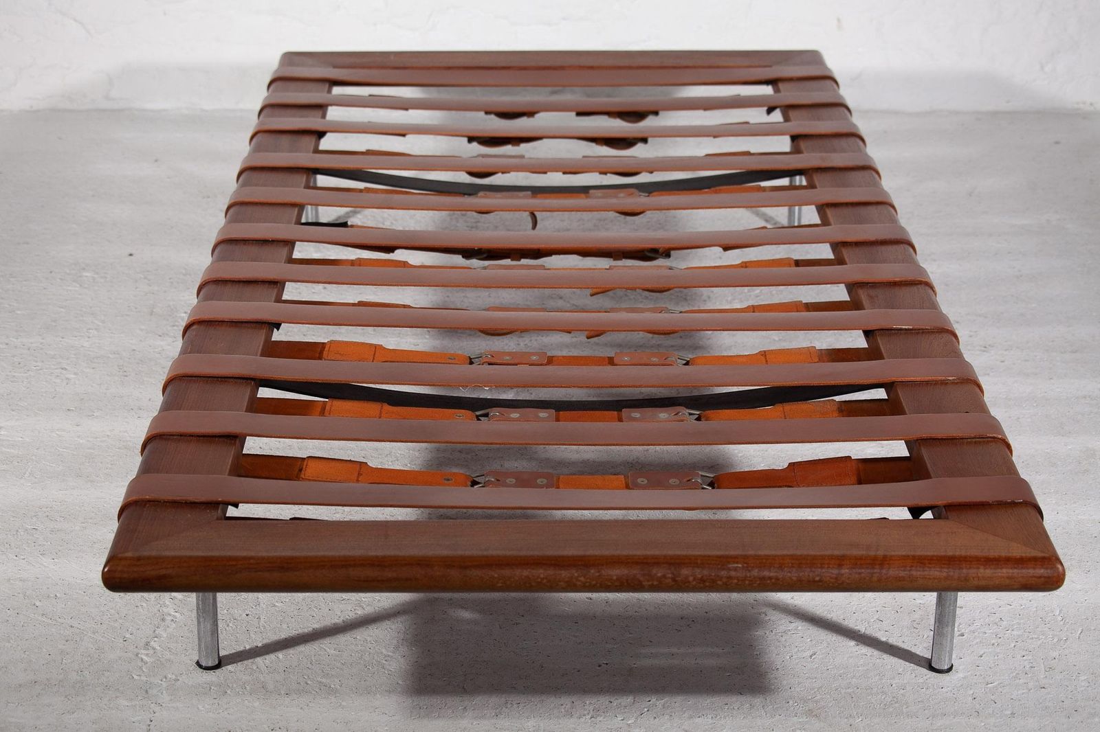 Midcentury Modern Barcelona Daybed By Mies Van Der Rohe, Vintage Camel Leather photo vinterior