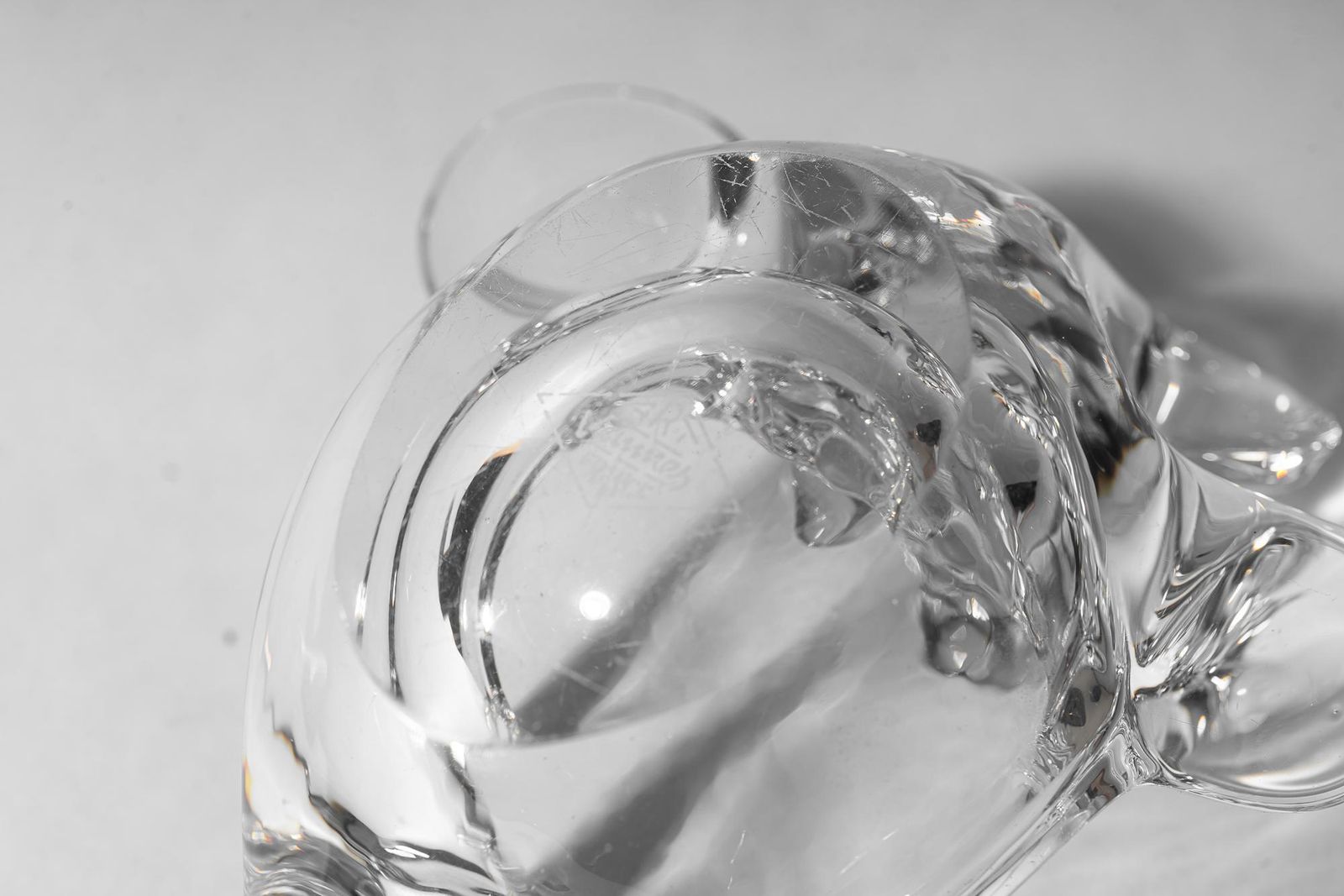 photo vintage Glass Ashtray In The Shape Of A Lying Bear, Vienna, Around 1970