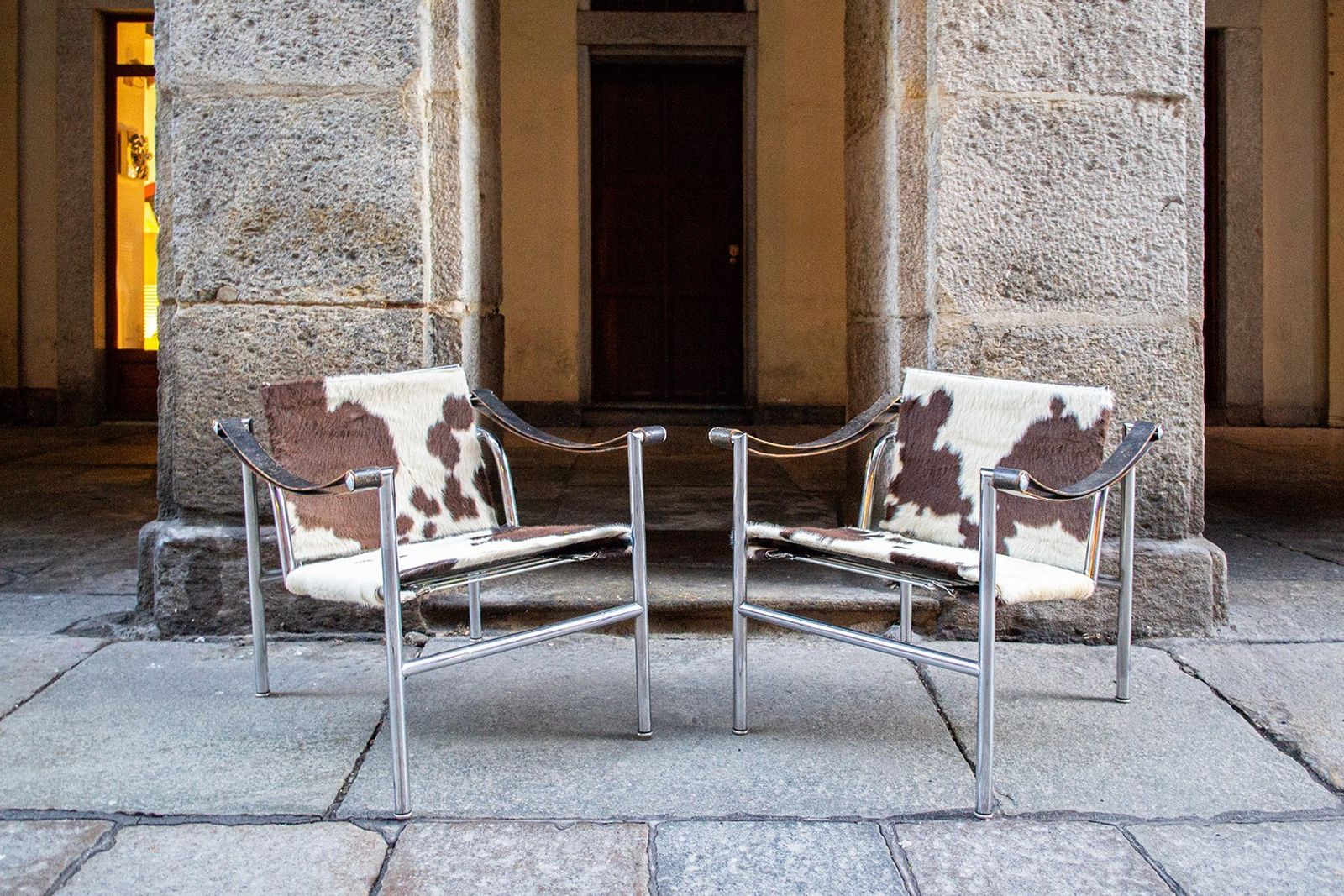 Italiaanse Lc1 Fauteuils Door Le Corbusier Voor Cassina, Ca. Jaren 1960, Set Van 2 photo furniture