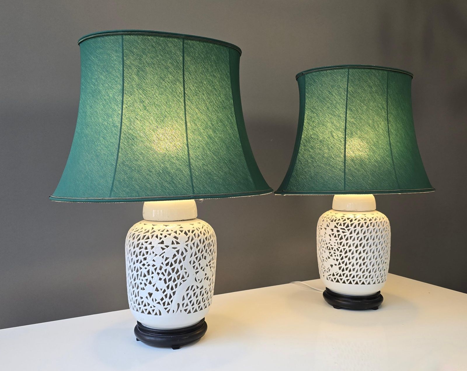 Pair Mid Century Chinese Blanc De Chine Reticulated Porcelain Chinoiserie Lamps photo Lighting