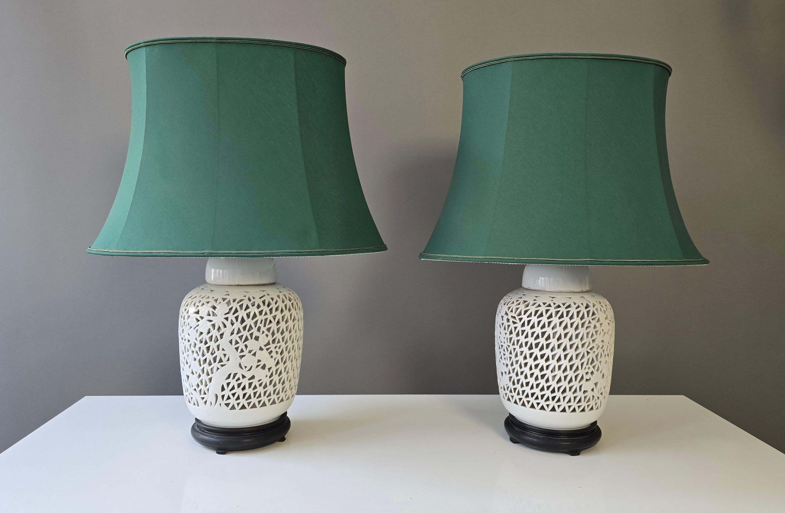 Pair Mid Century Chinese Blanc De Chine Reticulated Porcelain Chinoiserie Lamps photo 1941.0