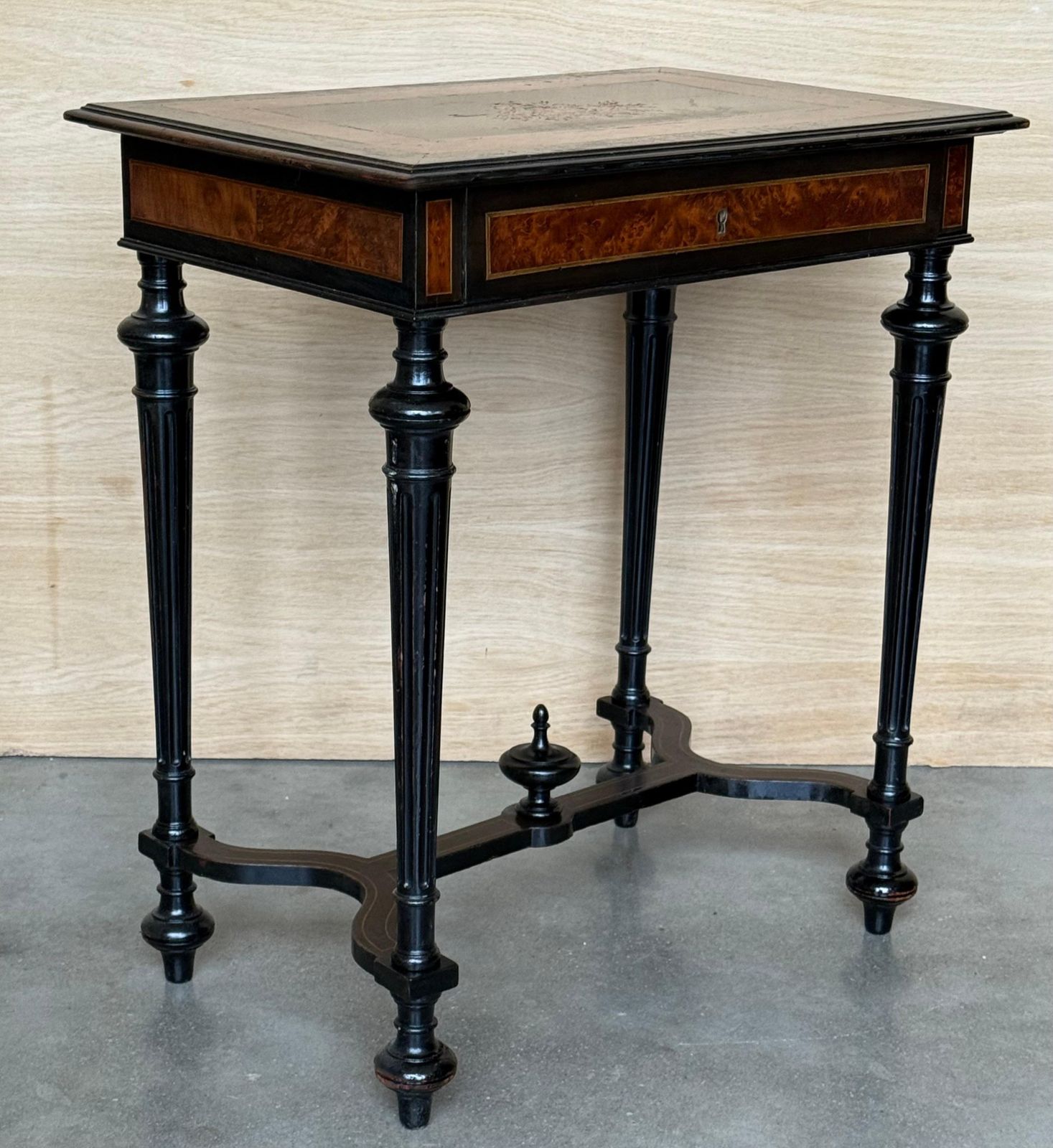 Table de couture ou table d'appoint Napoléon III en bois et marqueterie, France, fin du XIXe siècle photo vintage