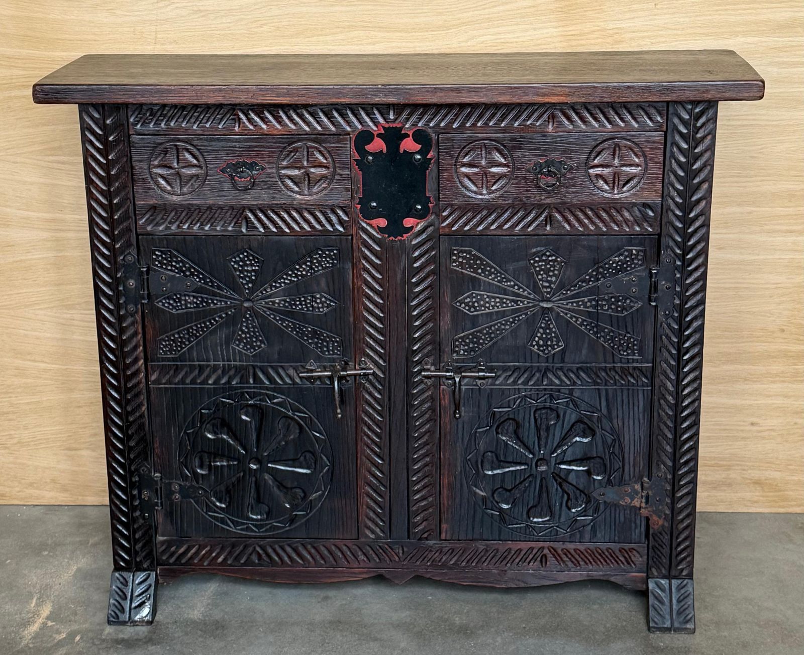 Buffet baroque espagnol en noyer sculpté, deux tiroirs, style toscan, XXe siècle photo furniture