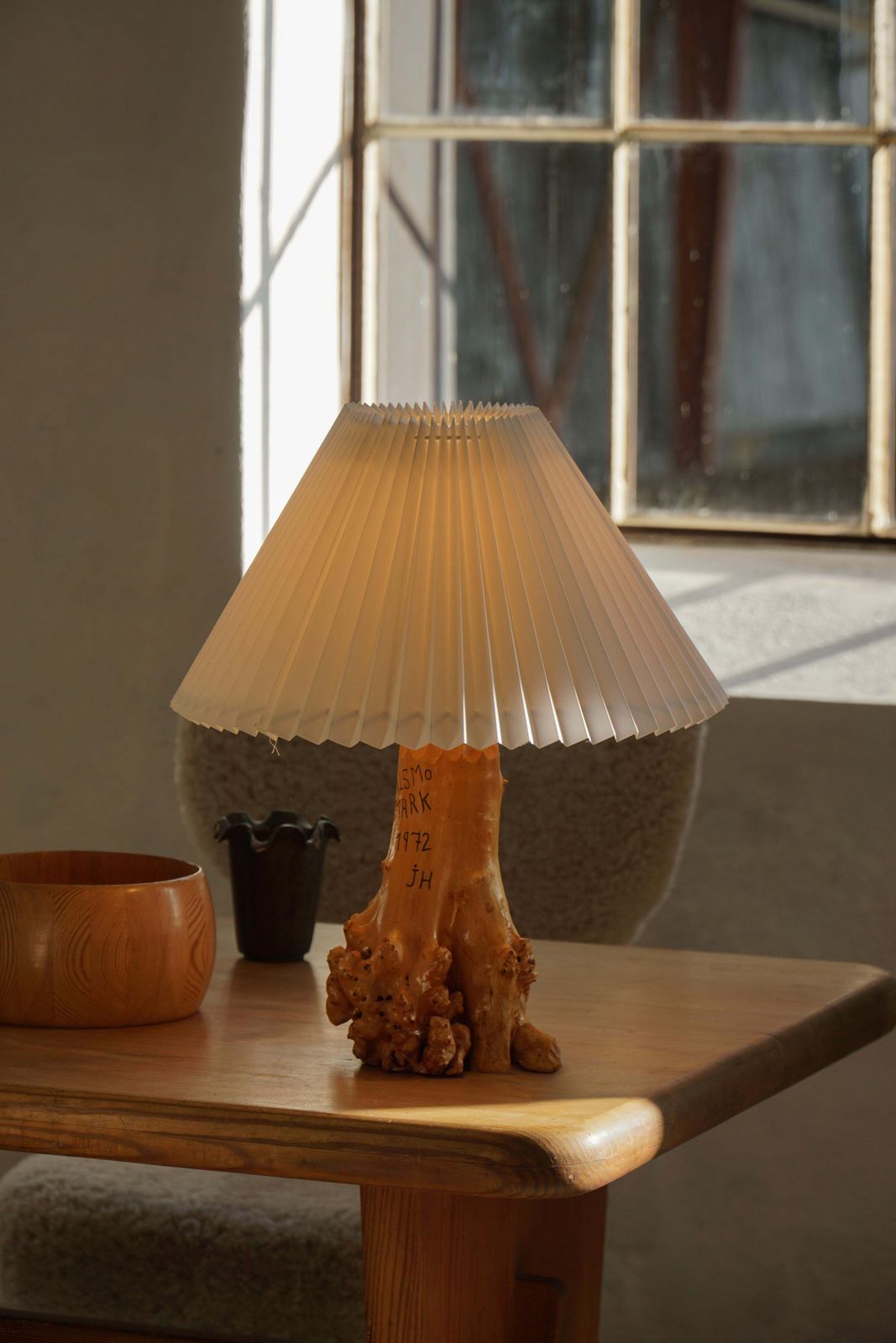 photo vintage Scandinavian Modern, Carved Wooden Table Lamp With Engraved Inscription, 1972
