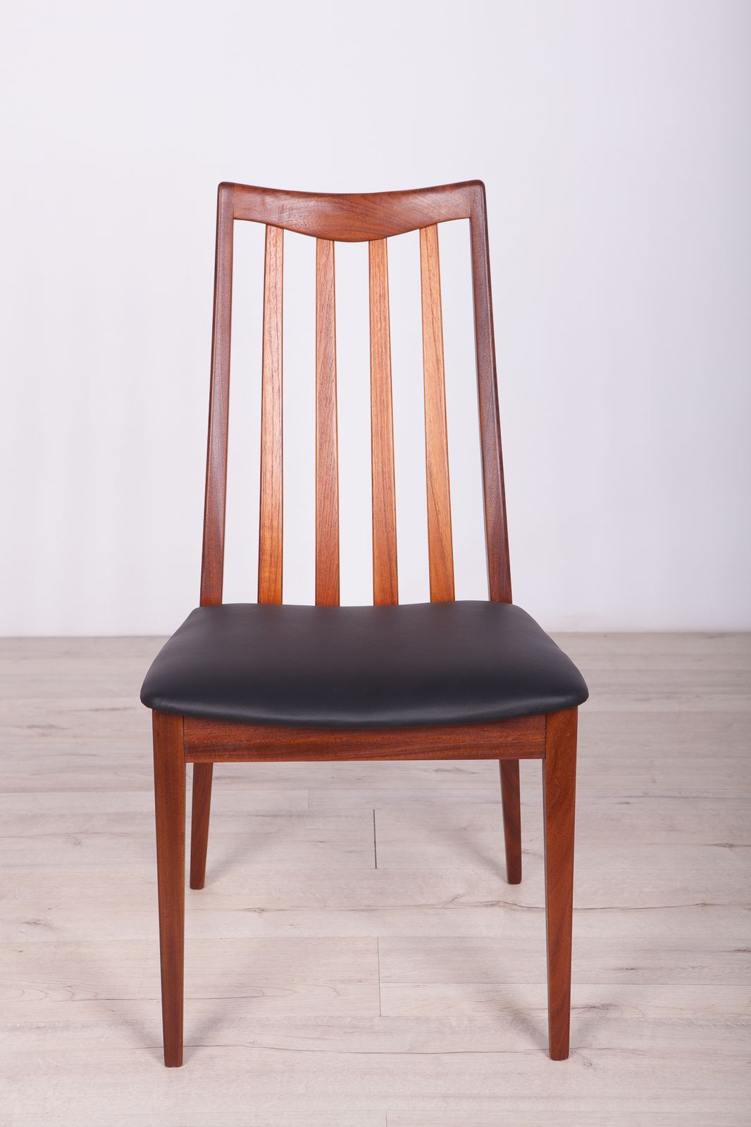 photo furniture Vintage Teak & Leather Dining Chairs By Leslie Dandy For G Plan, 1960s, Set Of 4