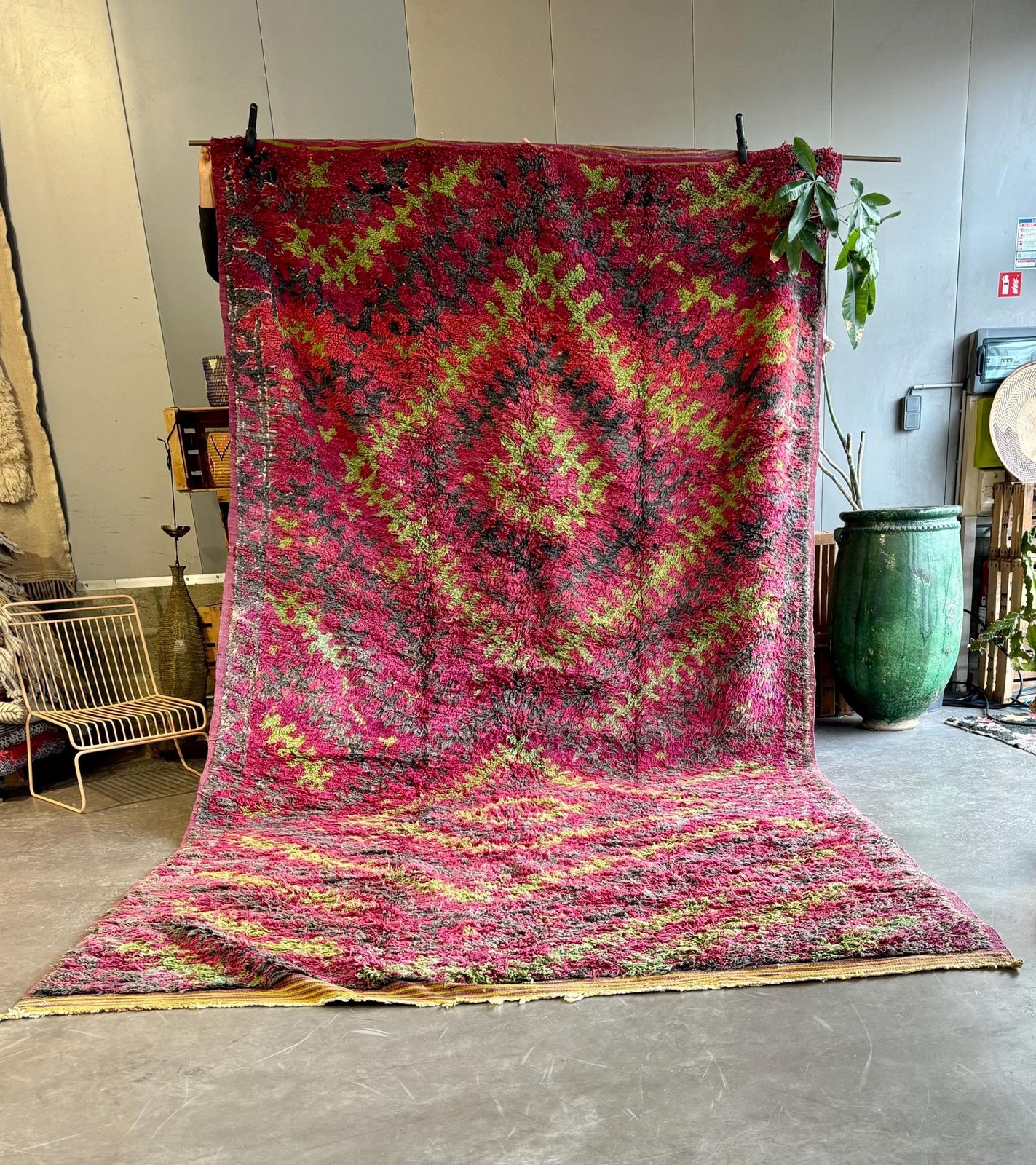 Groot Vintage Marokkaans Talsint Tapijt 240x460 Cm – Handgeweven Berber Aït Bouchaoun Wollen Tapijt – Zeldzaam Tribaal Vloerkleed – Marokkaans Tapijt