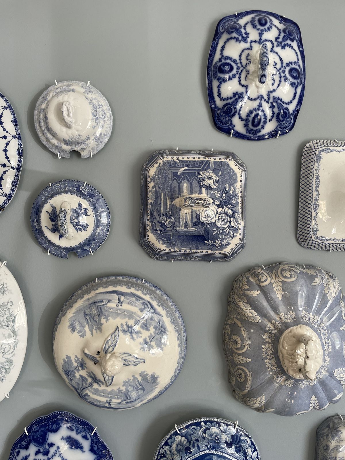 Set Of 30 Blue And White China Antique Tureen Lids Wall Display photo 250.0