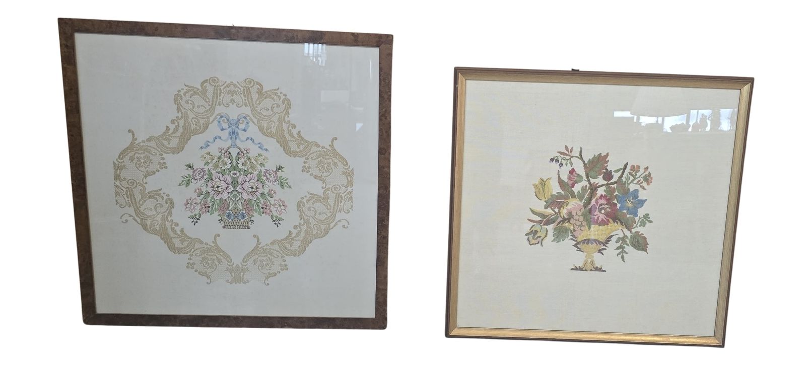 photo furniture Coppia Di Quadri Artigianali A Ricamo Stile Classico E Shabby Chic