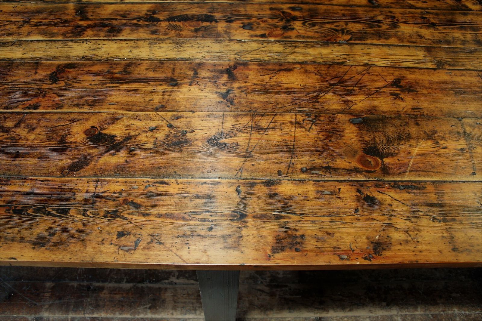 photo vintage Large Old Factory Table/Kitchen Island Vintage Industrial Salvage Restaurant Bar