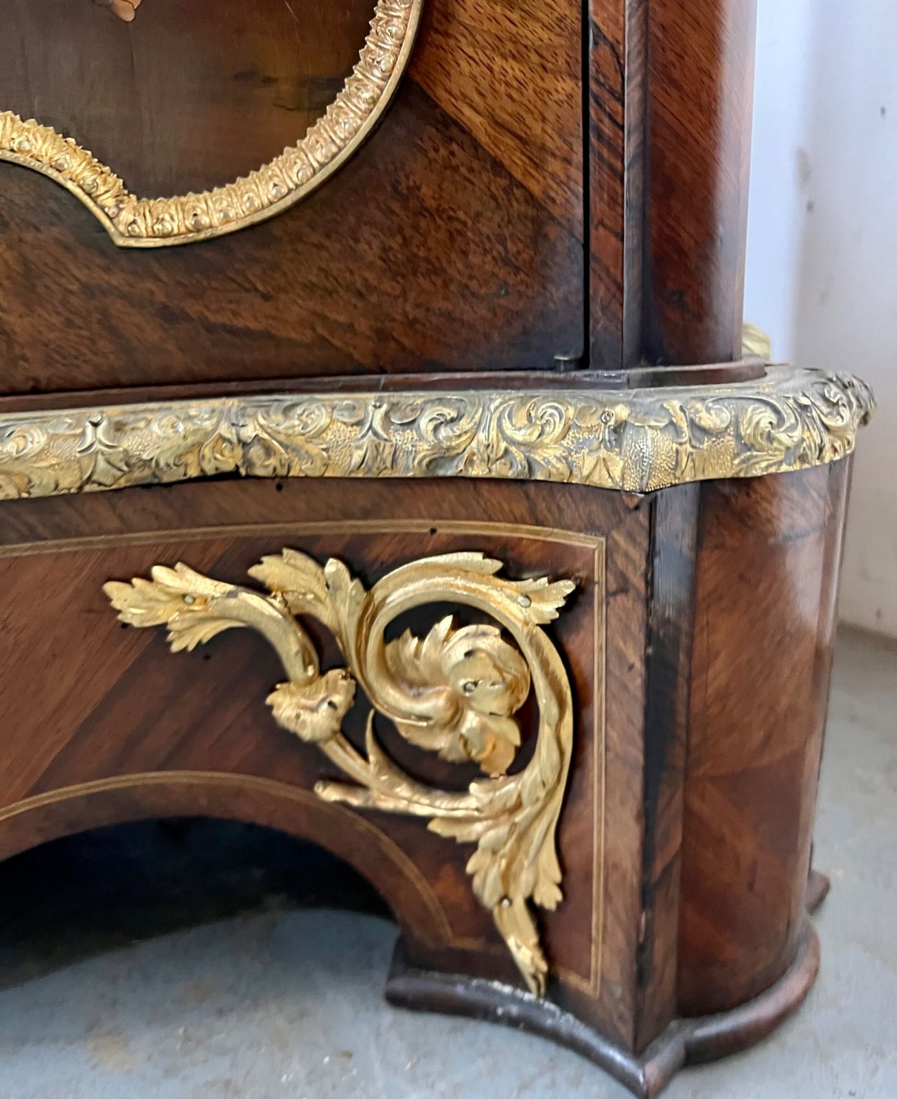 photo vinterior Superb Pair Of Kingwood, Marquetry & Ormolu Mounted Side Cabinets