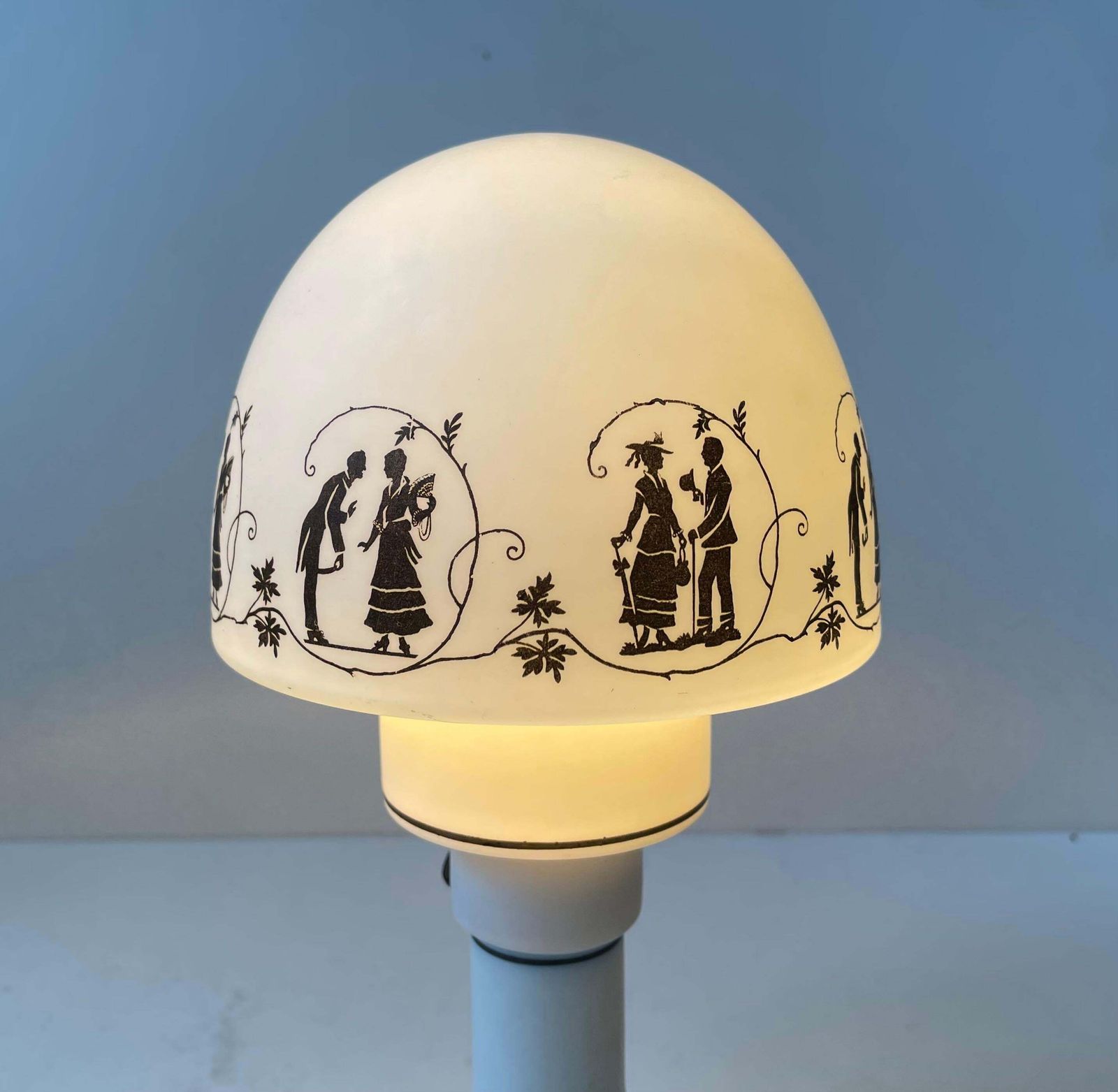 Parisian Art Deco Milk Glass Table Lamp W. Romantic Silhuets, 1920s photo buy