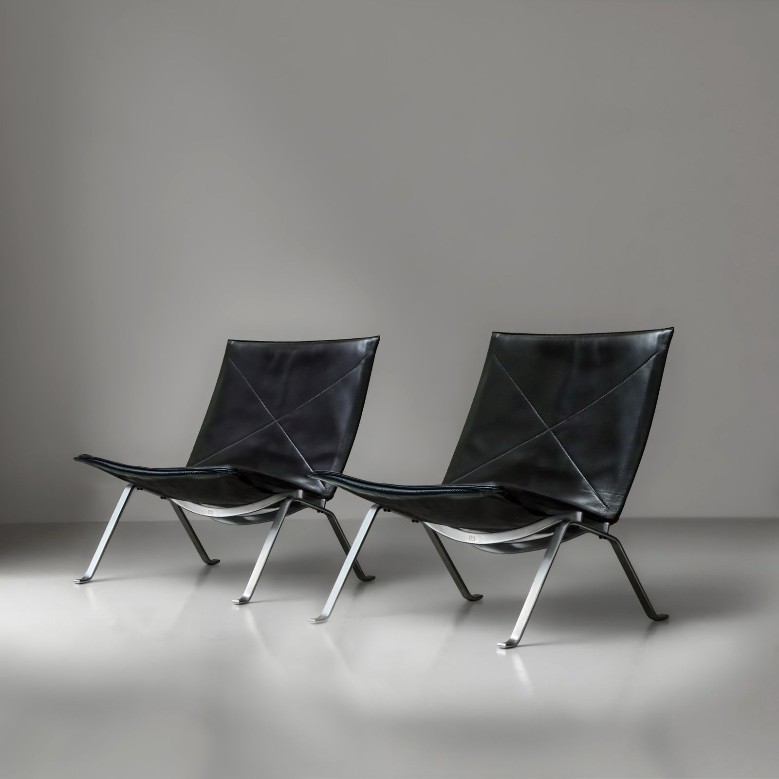 Pair Of Black Leather And Polished Steel Danish Mid Century Poul Kjaerholm Pk22 Lounge Chairs For E. Kold Christensen 1960s.