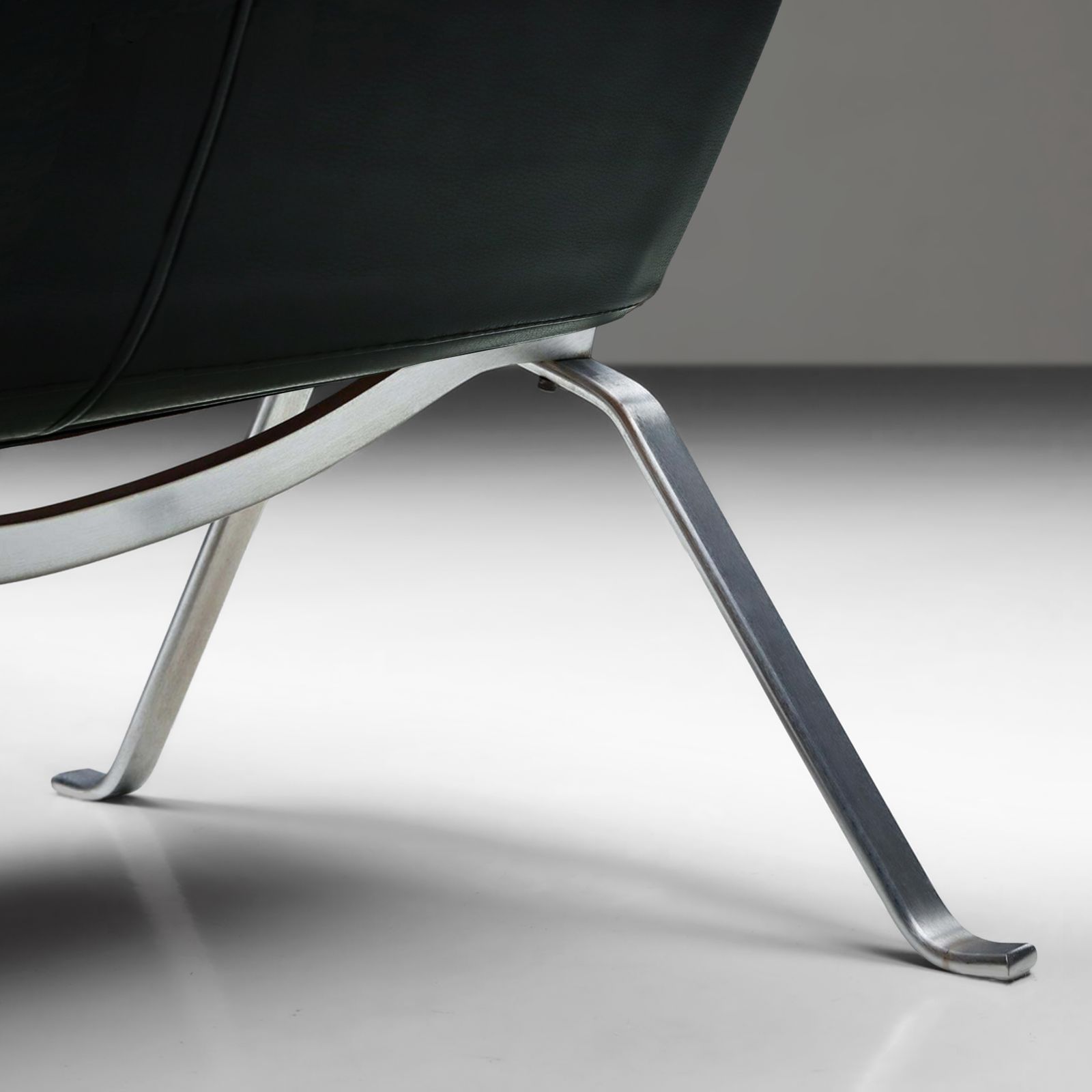 photo for sale Pair Of Black Leather And Polished Steel Danish Mid Century Poul Kjaerholm Pk22 Lounge Chairs For E. Kold Christensen 1960s.