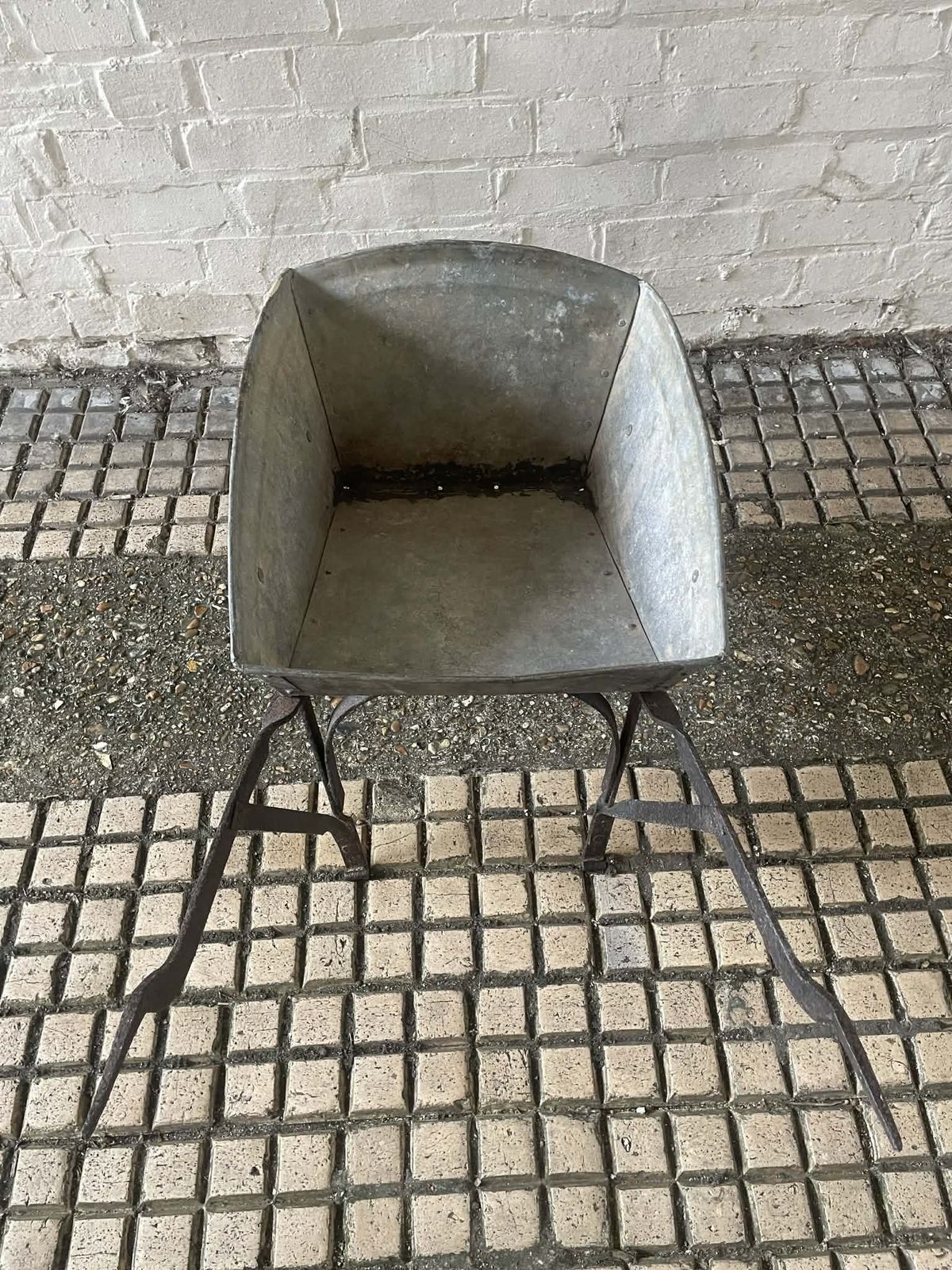 photo vinterior Charming Antique C1910 Child’s Garden Wheelbarrow