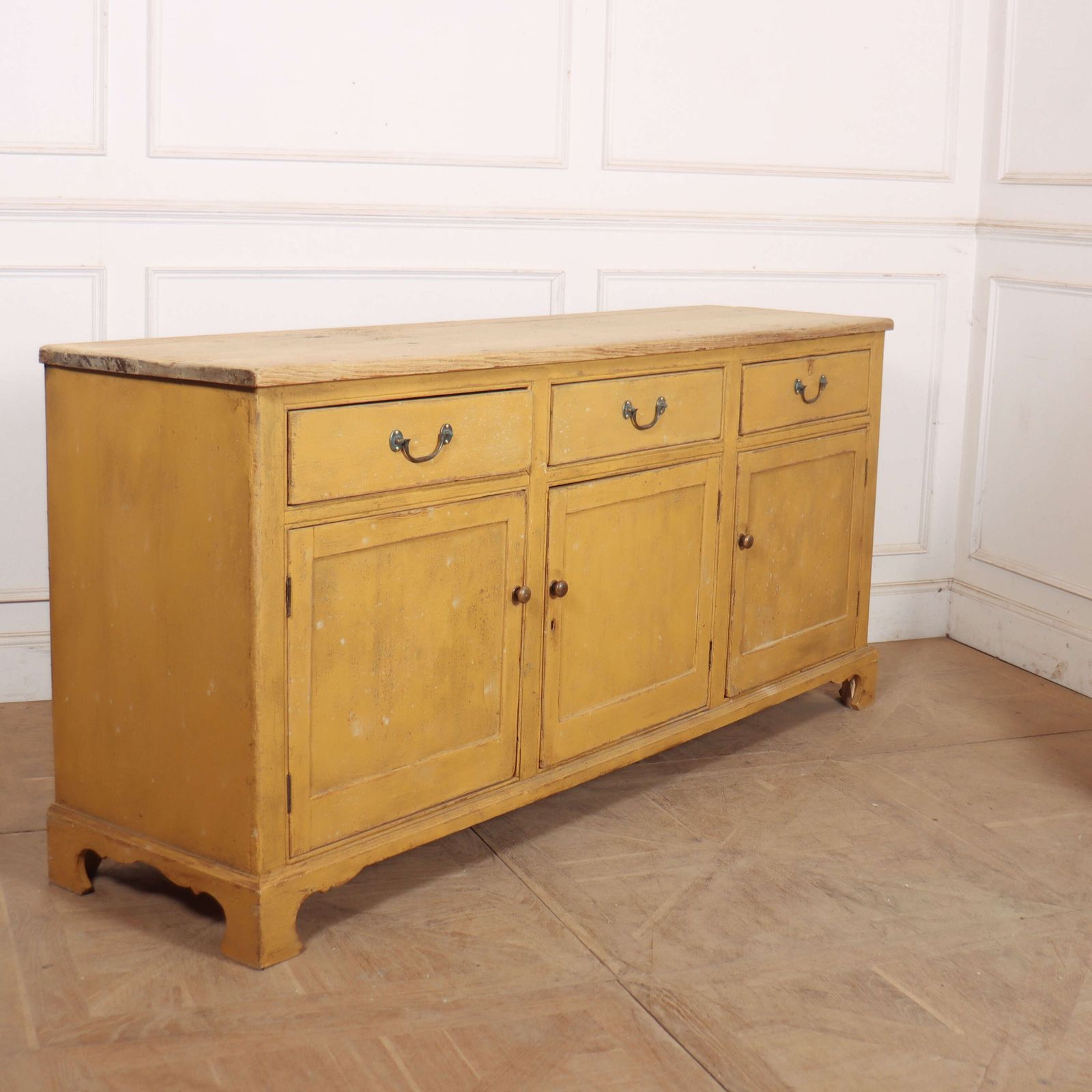 photo furniture English Country House Dresser, 1800s