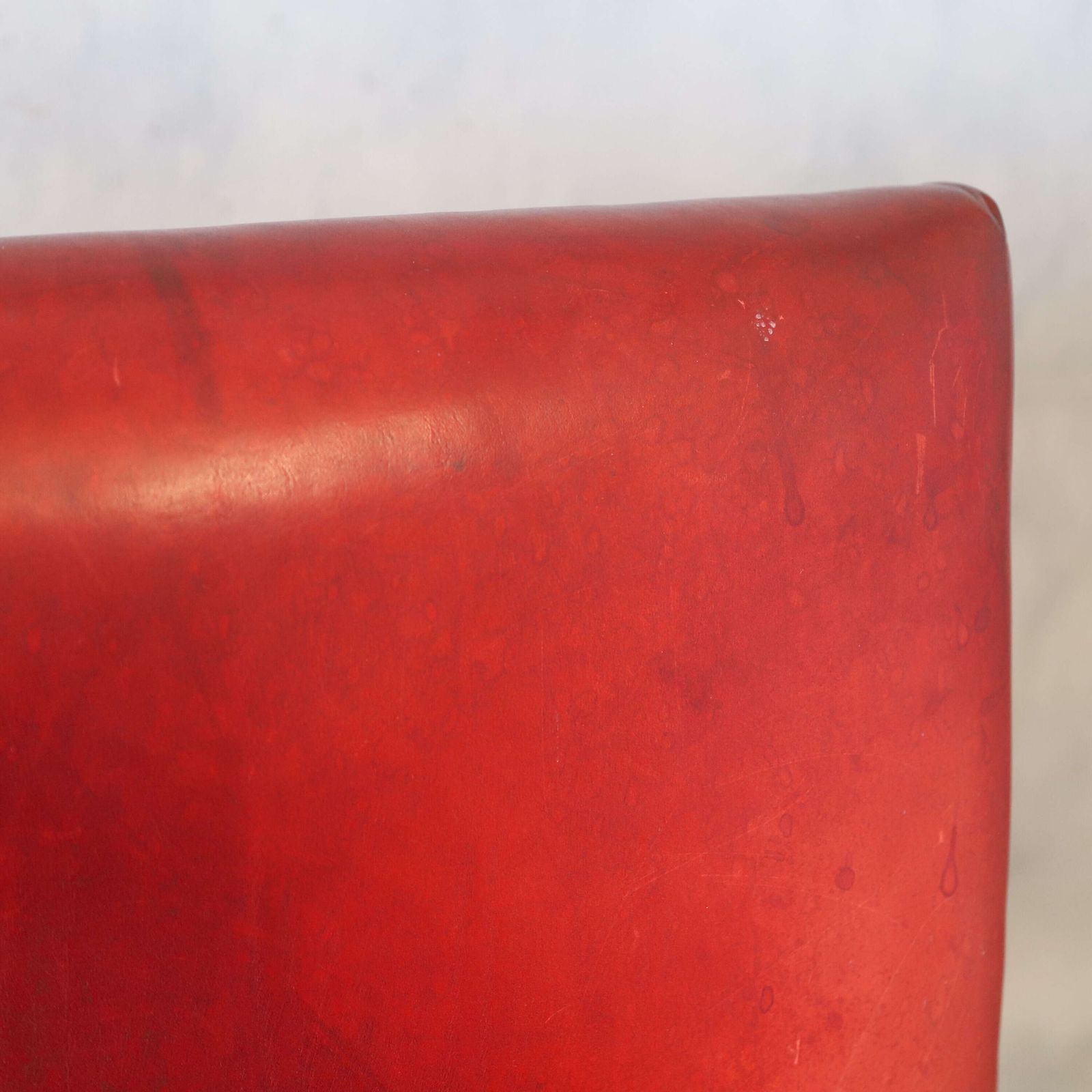 photo vinterior Mid 20th Century Red Leather Armchair On Ebonised Legs – Vintage Character & Comfort