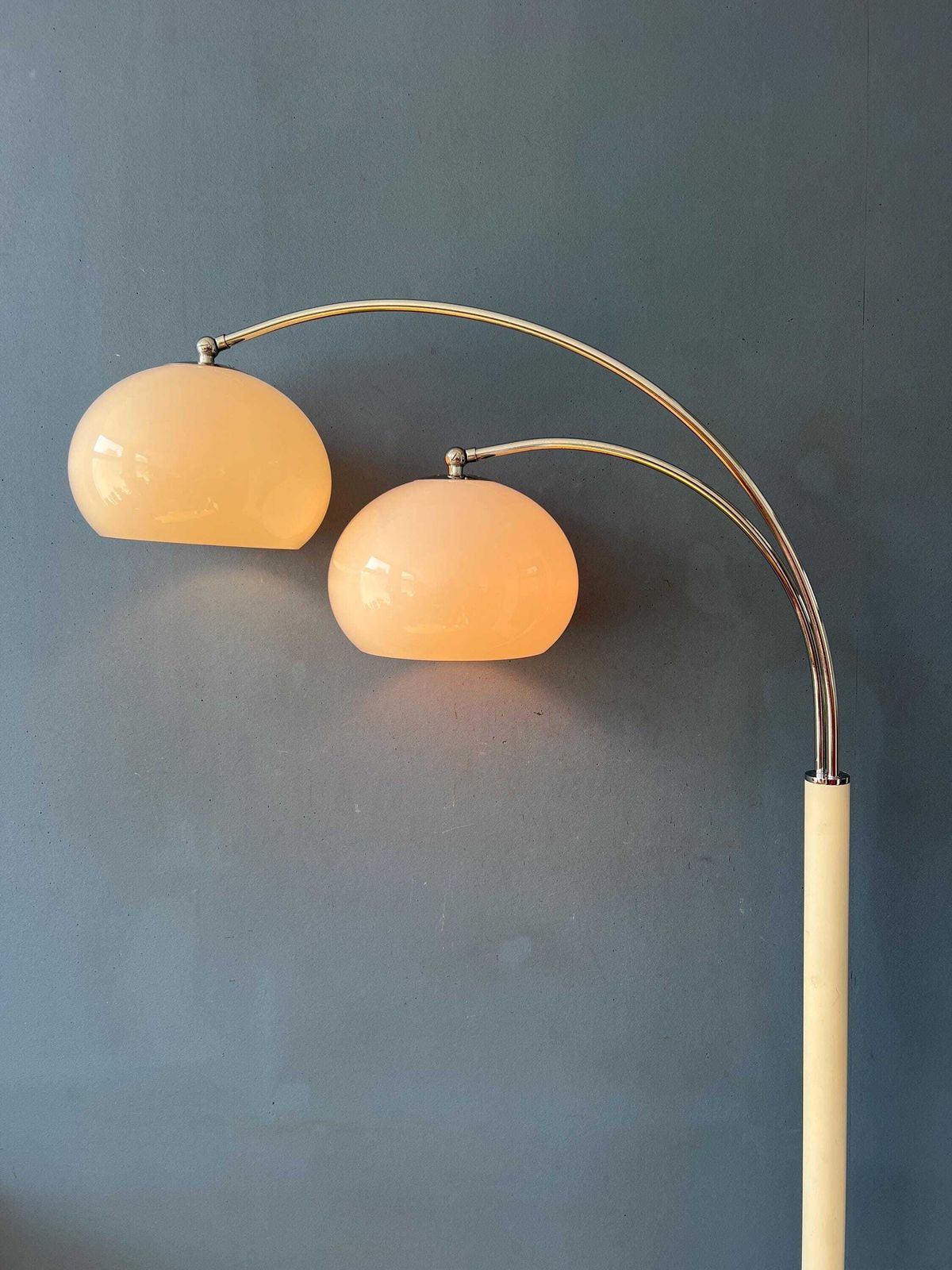 Witte Dijkstra Dubbele Boog Space Age Paddenstoellamp photo 1354.0