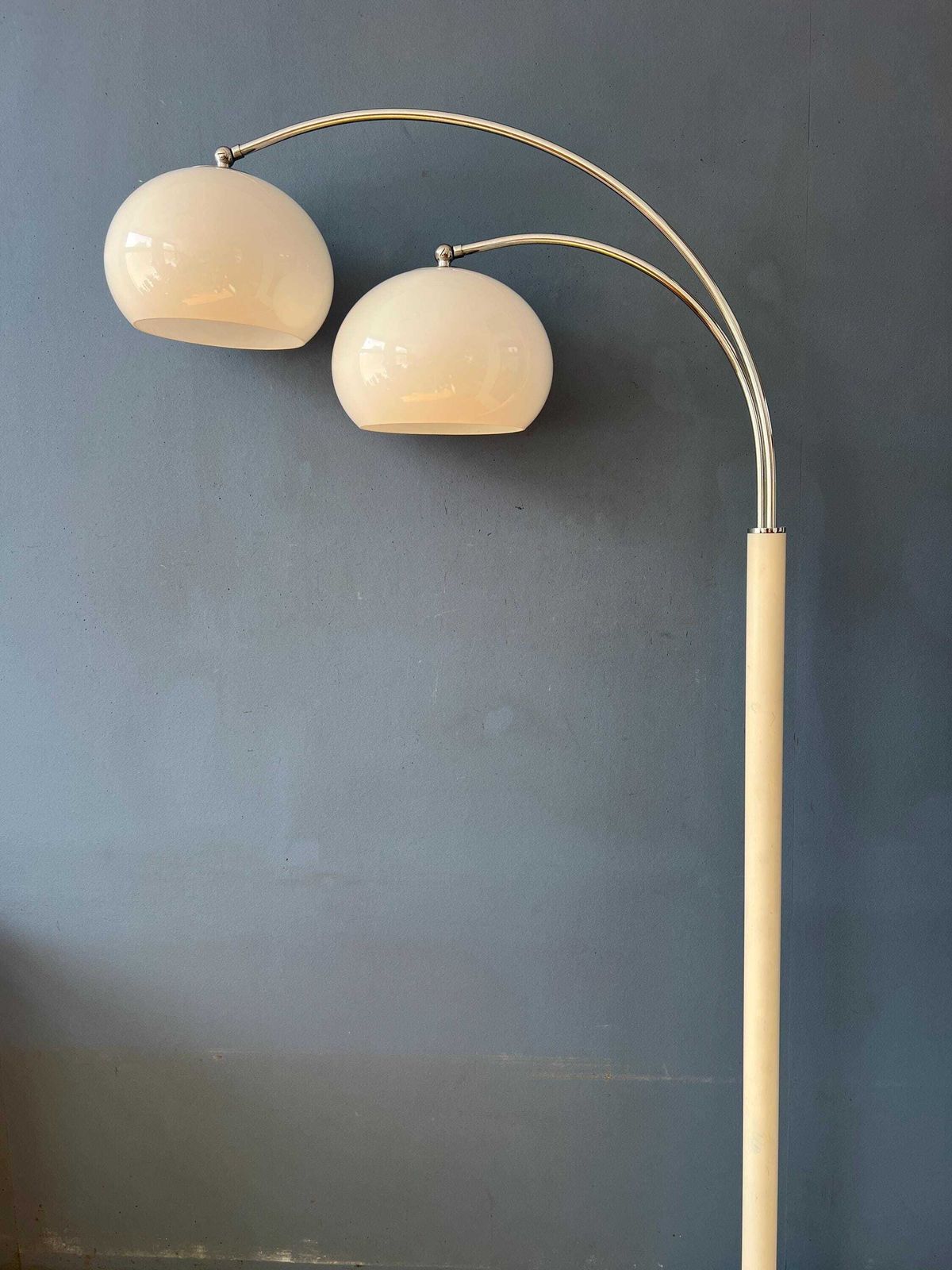photo furniture Witte Dijkstra Dubbele Boog Space Age Paddenstoellamp