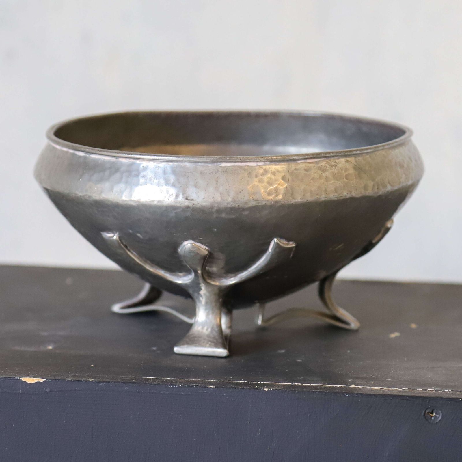 Liberty & Co Tudric Pewter Bowl By Oliver Baker, Model 01128 – Arts & Crafts C.1905 photo vinterior