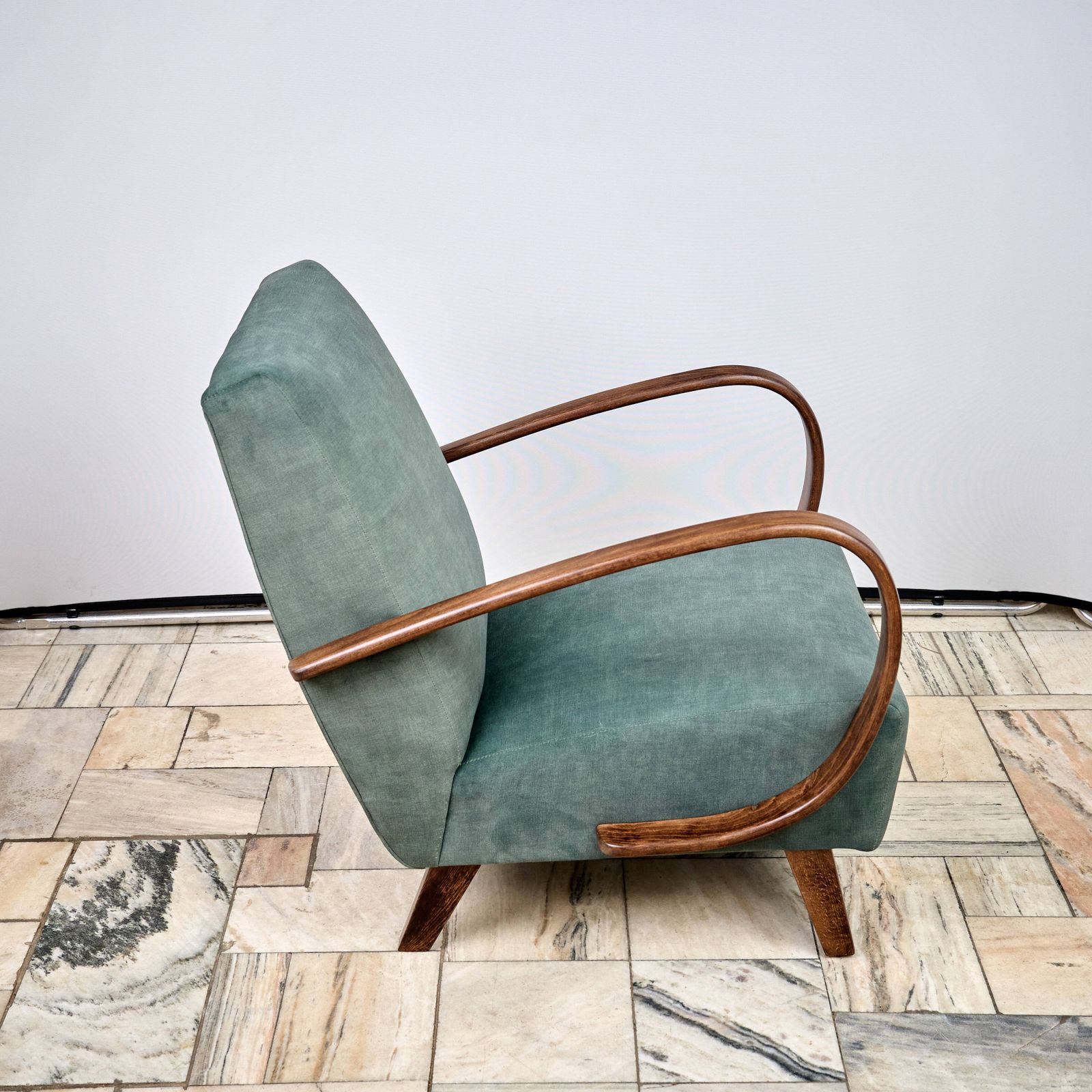 H 410 Armchair Designed By Jindrich Halabala, 1940s, Czechoslovakia photo for sale