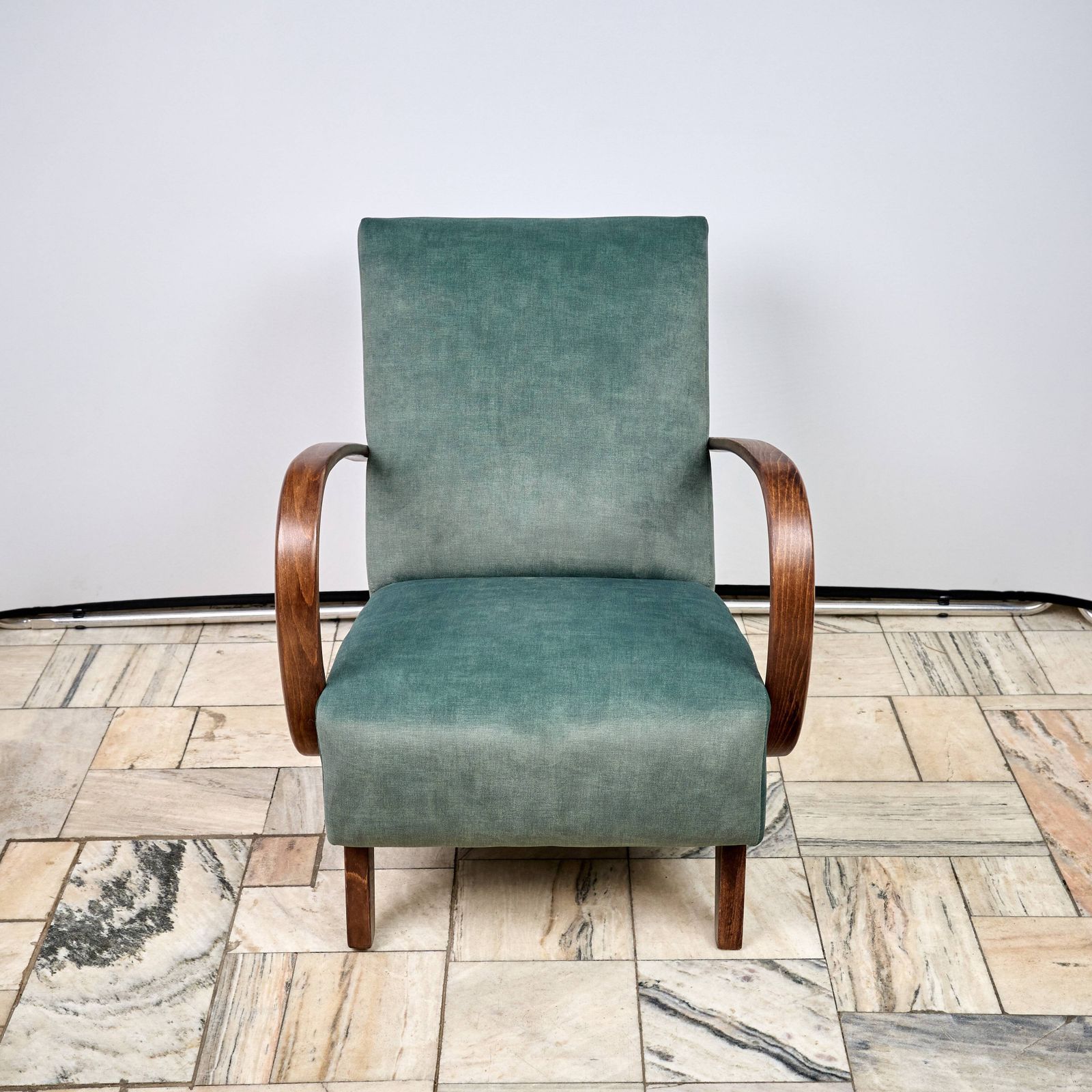 photo furniture H 410 Armchair Designed By Jindrich Halabala, 1940s, Czechoslovakia