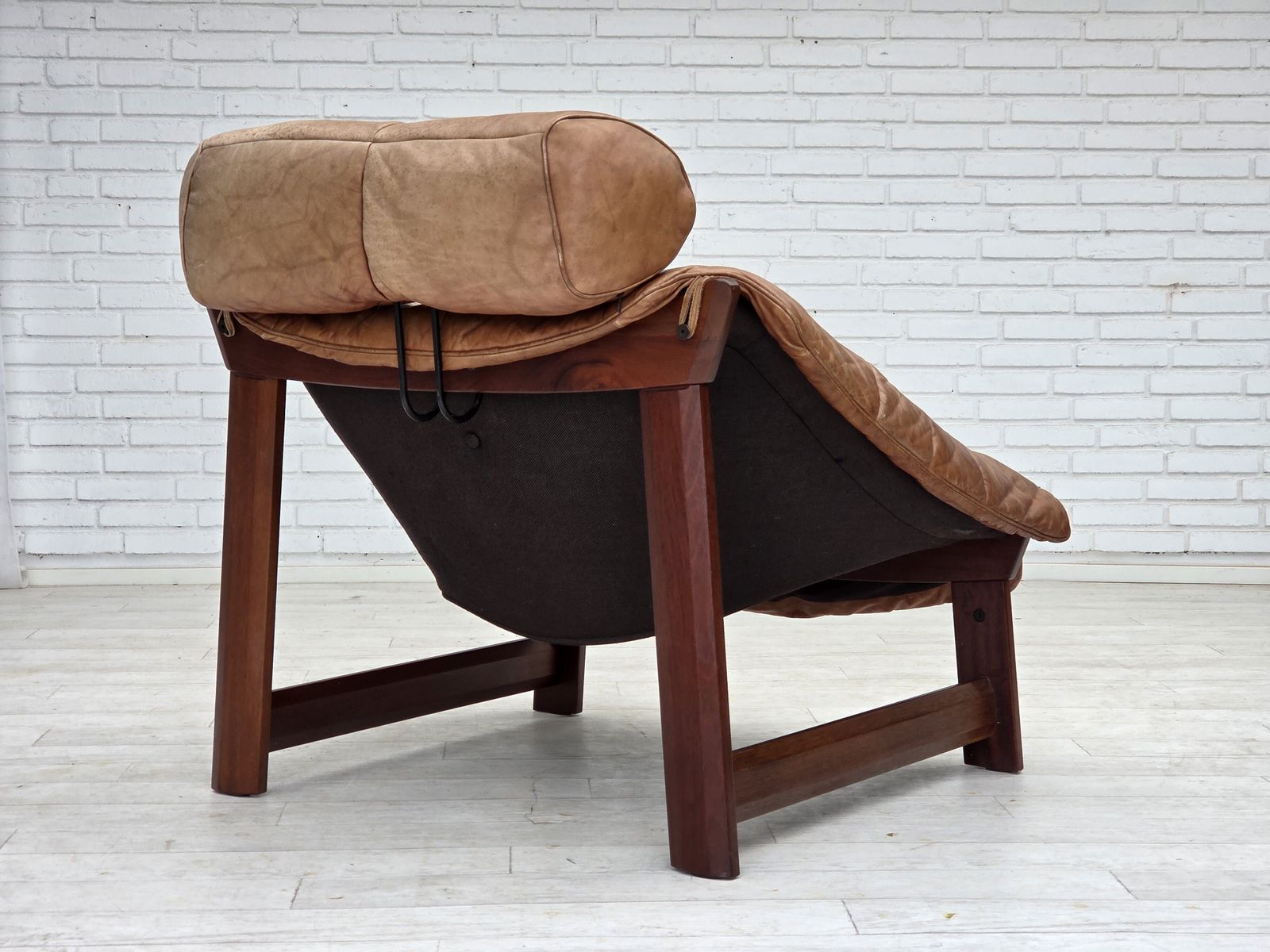 photo buy Jaren 1970, Noors Design Van Jan Erik Lindgren, Fauteuil Model "Amazon"