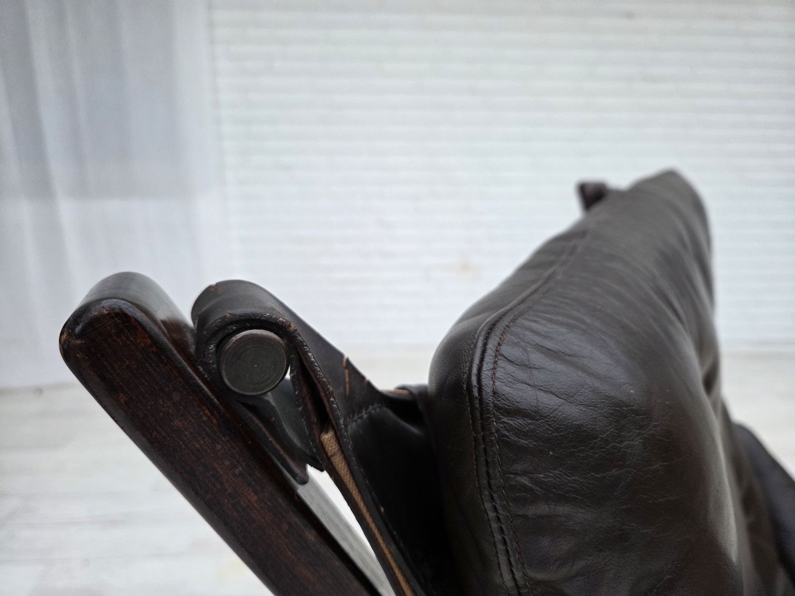 photo furniture Jaren 1970, Noors Design Van Jim Myrstad, Loungestoel, Model "Viking".