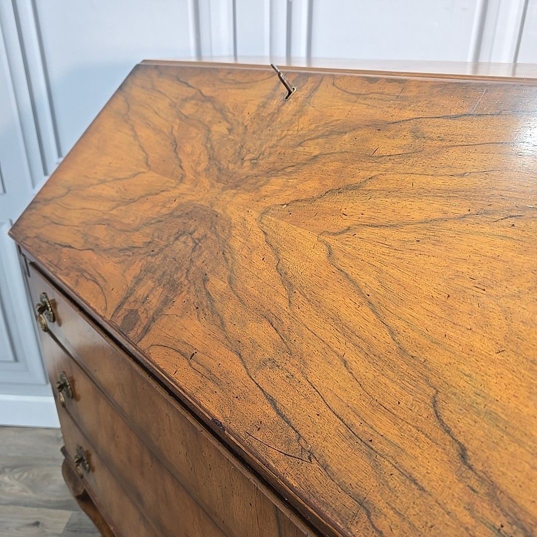 photo vintage Antique Bureau Writing Desk Wooden Walnut Veneer Queen Anne Style Vintage