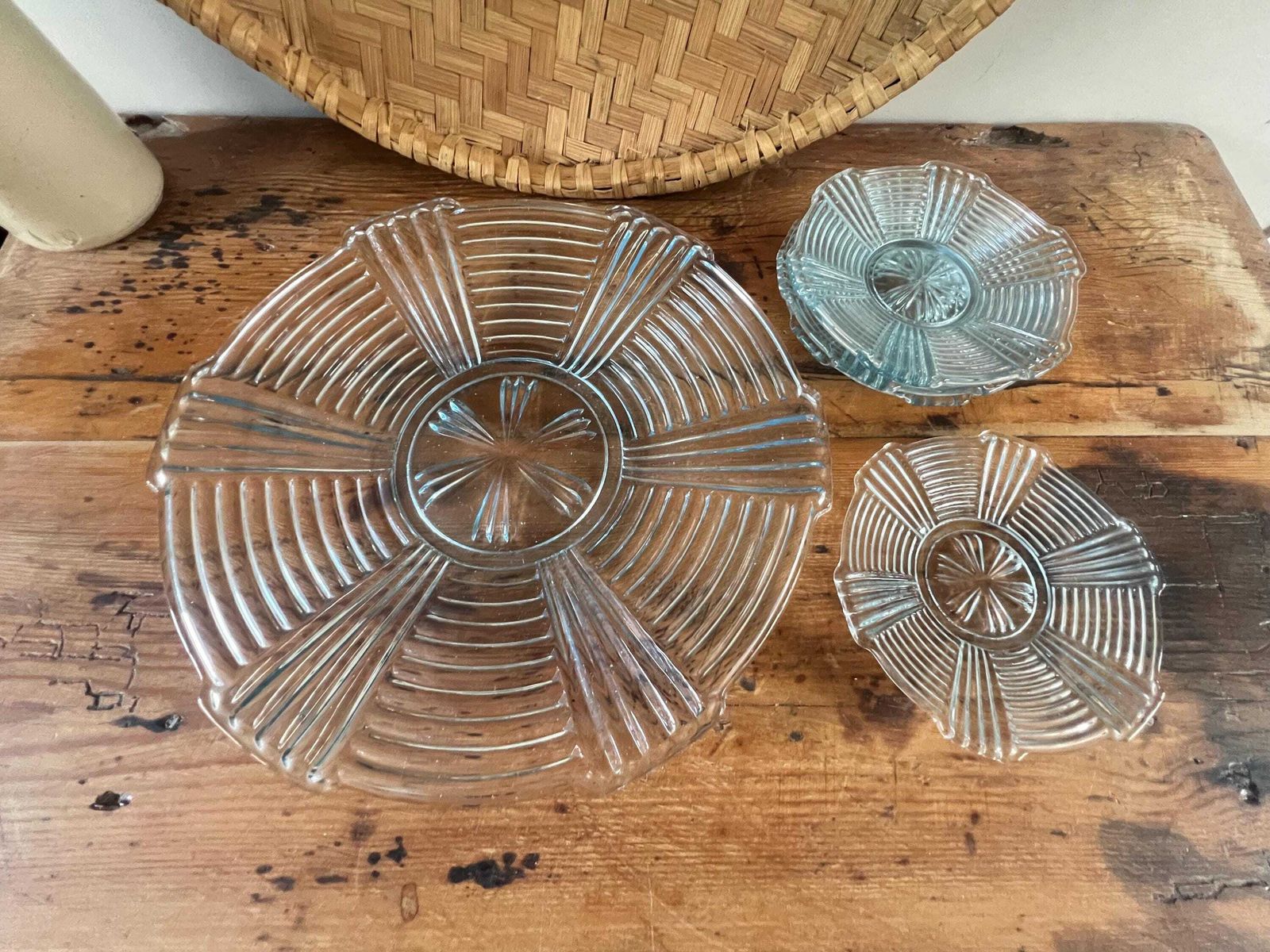 Vintage Ice Blue Art Deco Depression Glass Set – Large Scalloped Serving Plate & Matching Small Plates – Mid Century Ribbed Sunburst Platter