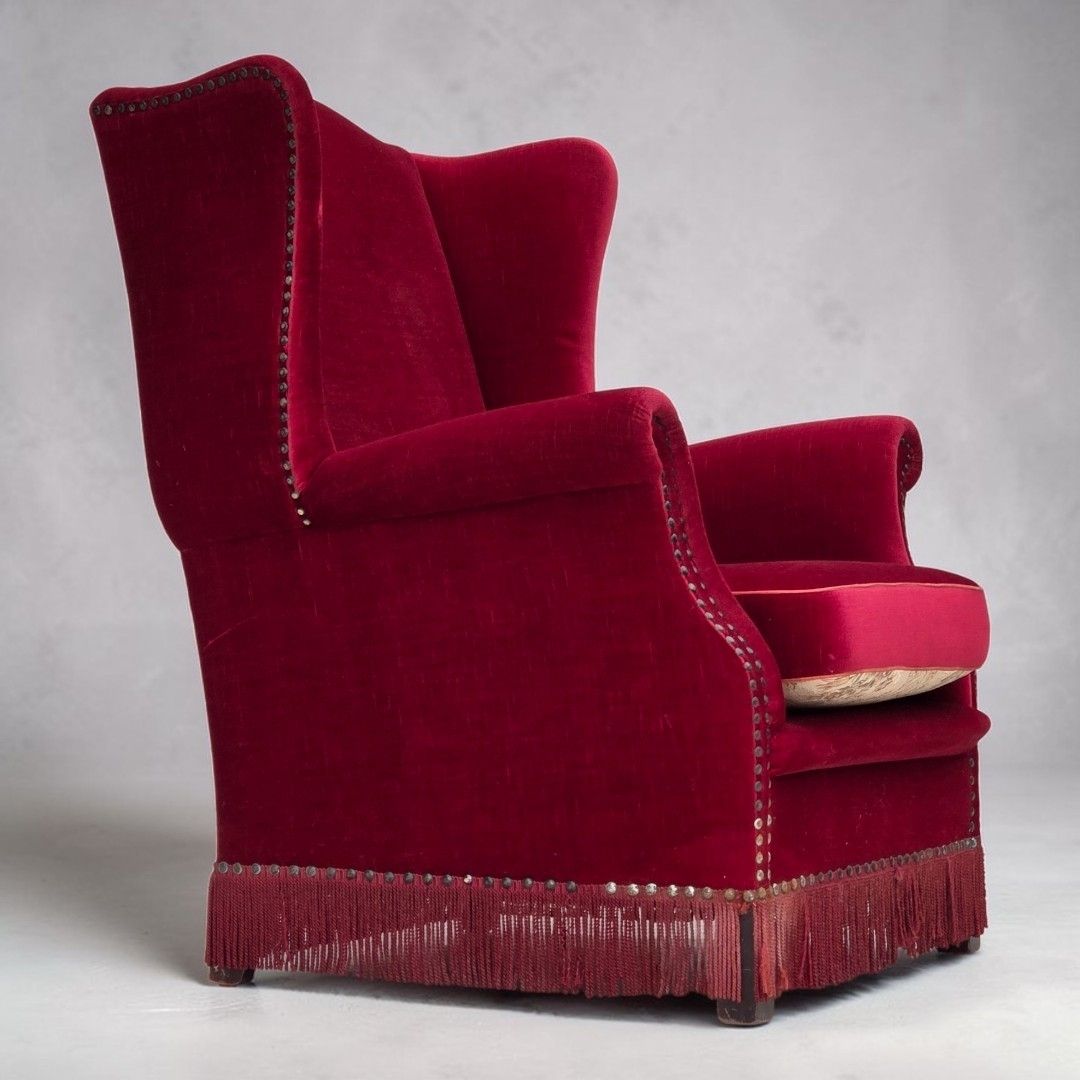 Jaren 1970, Deense Fauteuil Met Hoge Rugleuning, Rood Meubelvelours, Essenhout.
