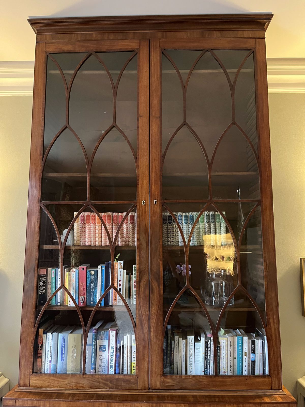 photo furniture Fine 18th Century Georgian Irish Tall Mahogany Glazed Bookcase