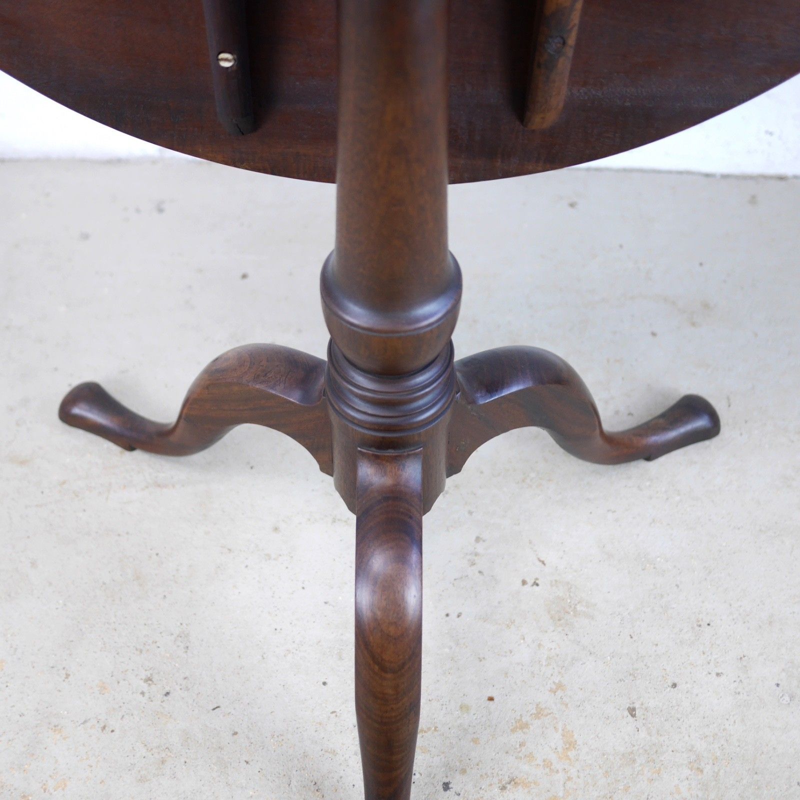 305.0 Antique 18th Century Georgian Cuban Mahogany Tripod Tilt Top Table #103062 photo