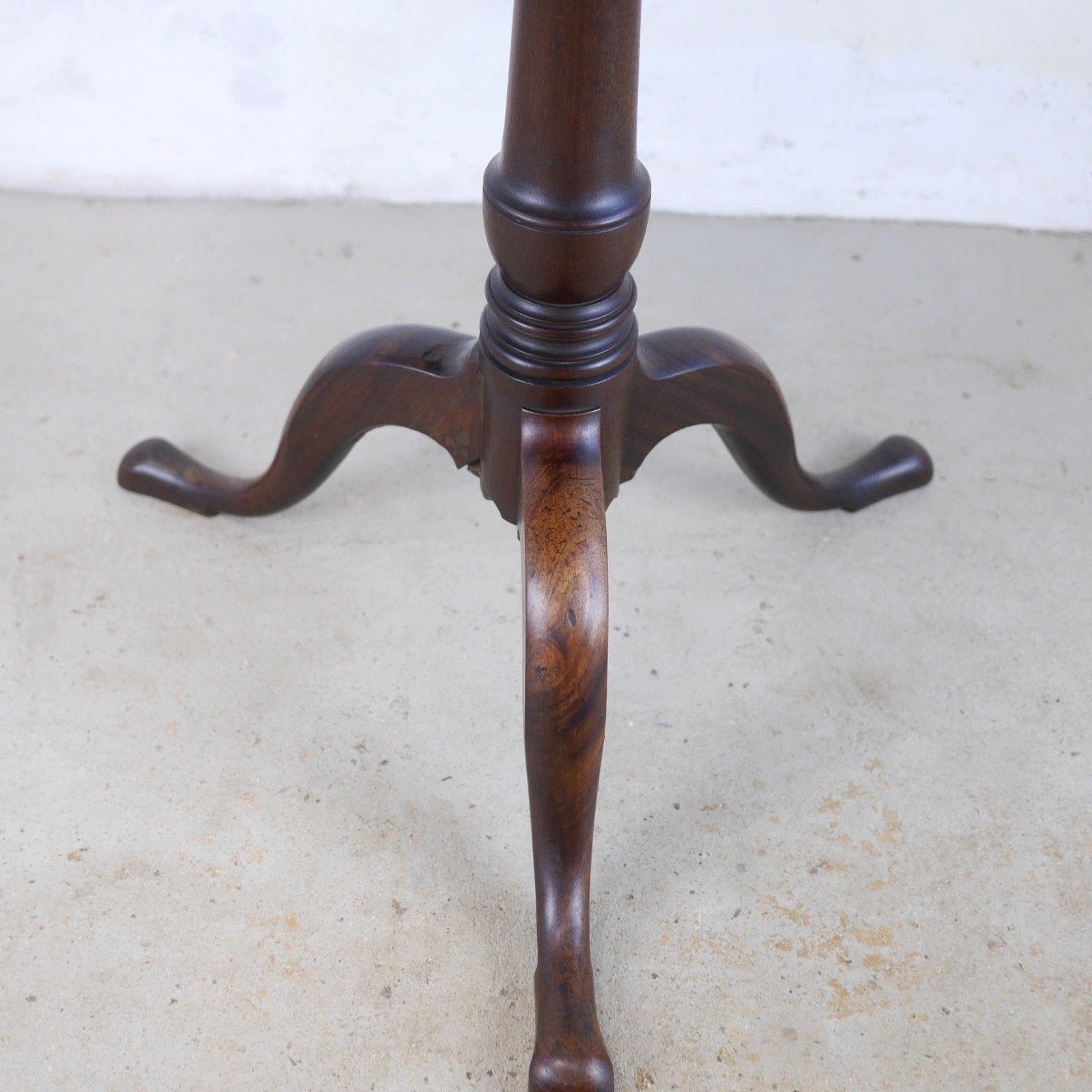 photo vinterior Antique 18th Century Georgian Cuban Mahogany Tripod Tilt Top Table #103062
