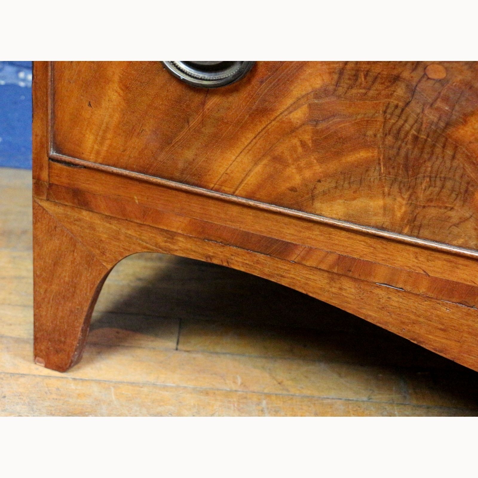 A Mid Victorian Mahogany 3 High Bedroom Chest Of Drawers, Raised On Bracket Feet photo vinterior