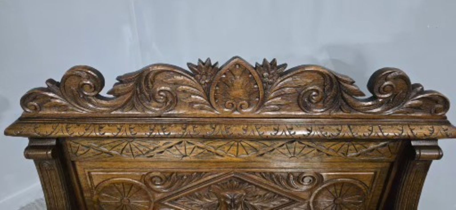 Furniture Excellent Green Man Hall Monks Bench photo