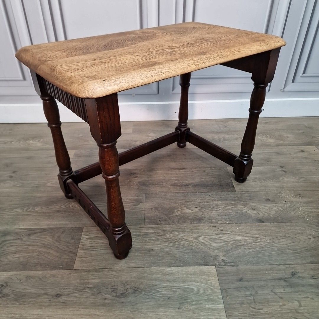 photo vintage Vintage Nest Of Tables 3 Solid Oak Wooden Coffee Side Lamp Turned Wood Retro