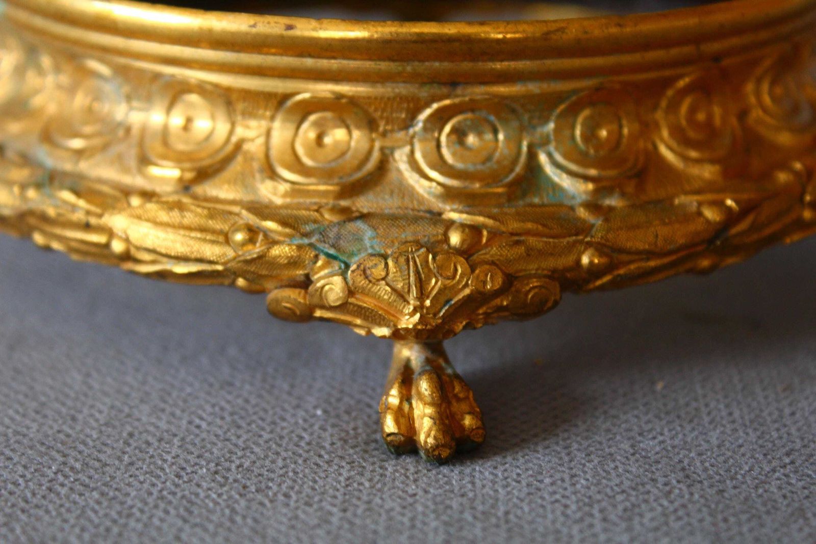 Antique Gilted Bronze Circular French Stand, Trivet, Large Coaster, Plant Stand, Ornate, Paw Feet, 19th Century, Louis XVI Style, photo vinterior