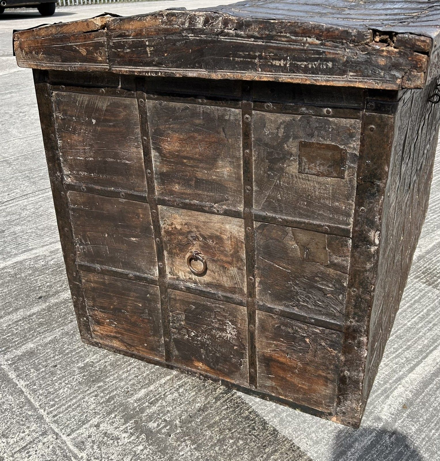 Antique 17th/18th Century Continental Metal Banded Large Chest Or Storage Trunk photo vinterior