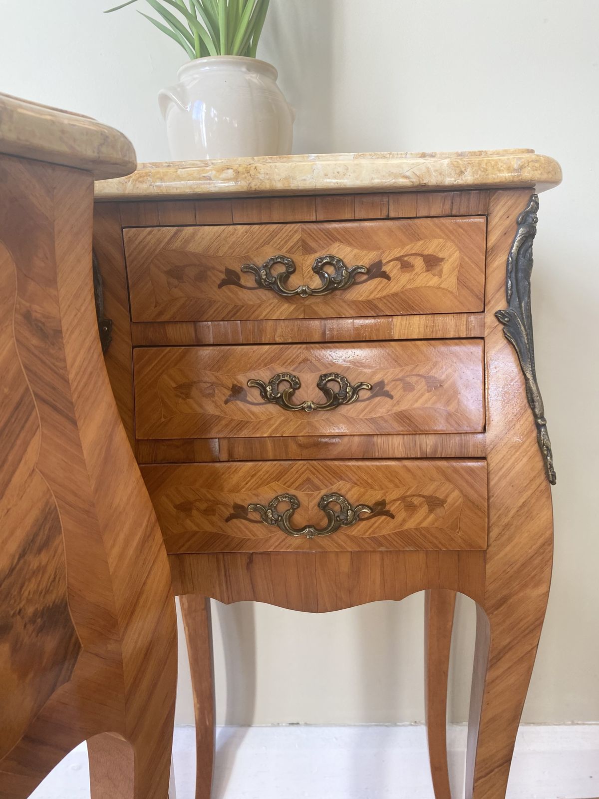 photo vintage Pair Of French Louis XVI Bedside Tables With Marble Tops