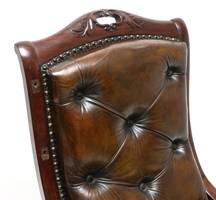 photo vinterior Antique William IV Leather And Walnut Wing Back Armchair