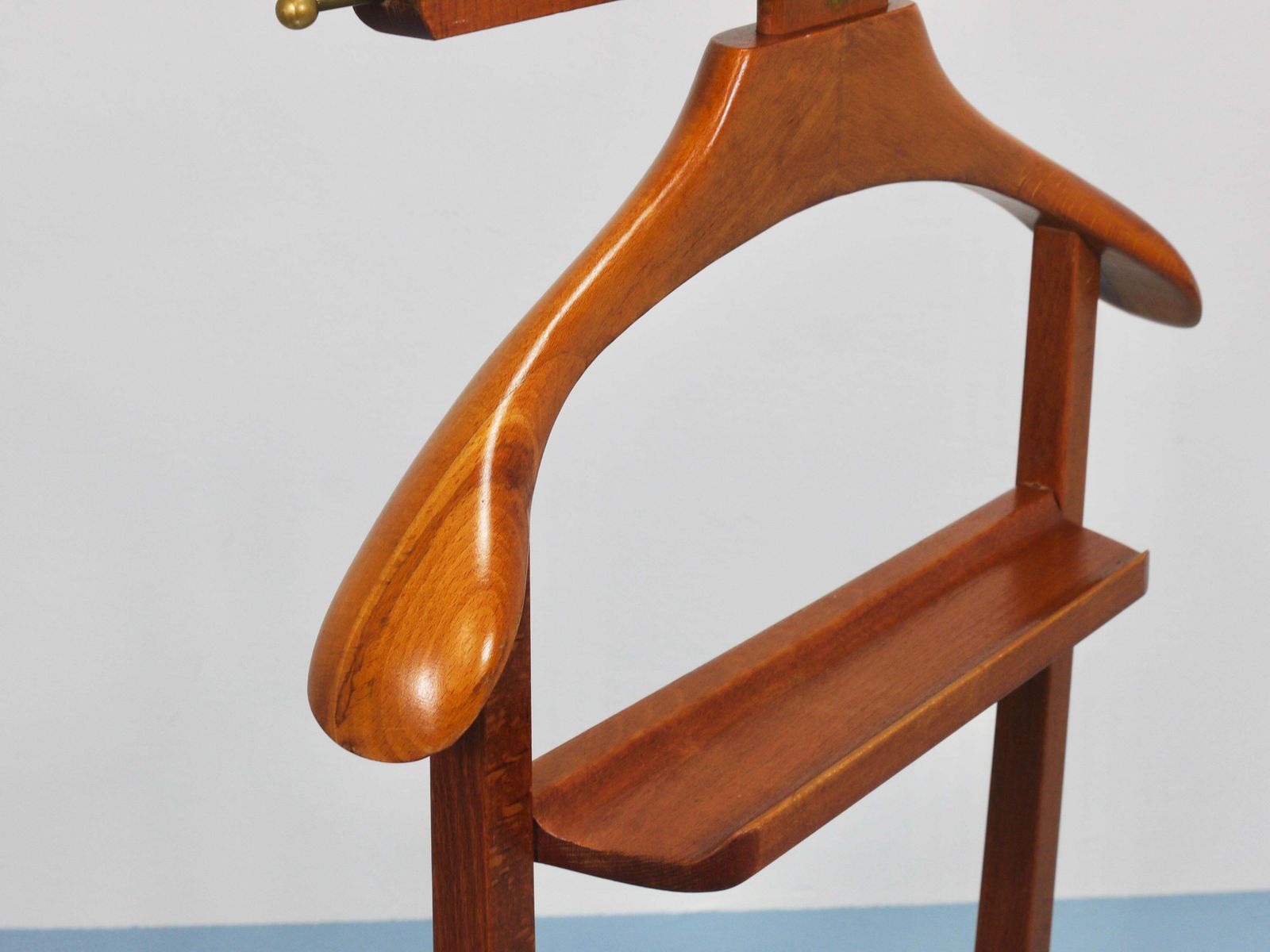 photo furniture Fratelli Reguitti Mid Century Clothing Valet, Ico Parisi Style, Italy, 1950s