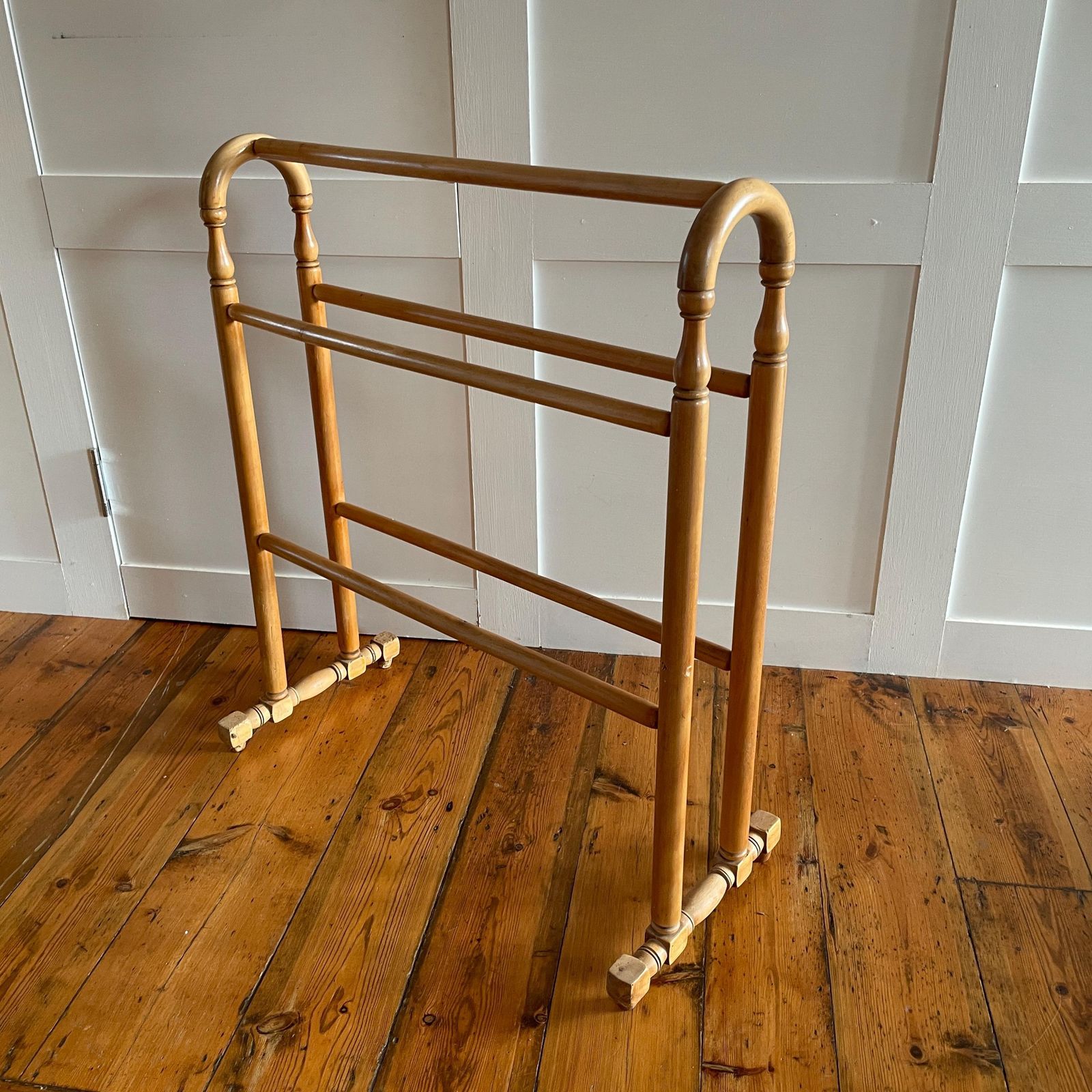 Antique Victorian Pine Towel Rail Freestanding Wooden Blanket Stand Holder Rack Bathroom Cottage Mud Room Freestanding Vintage photo for sale