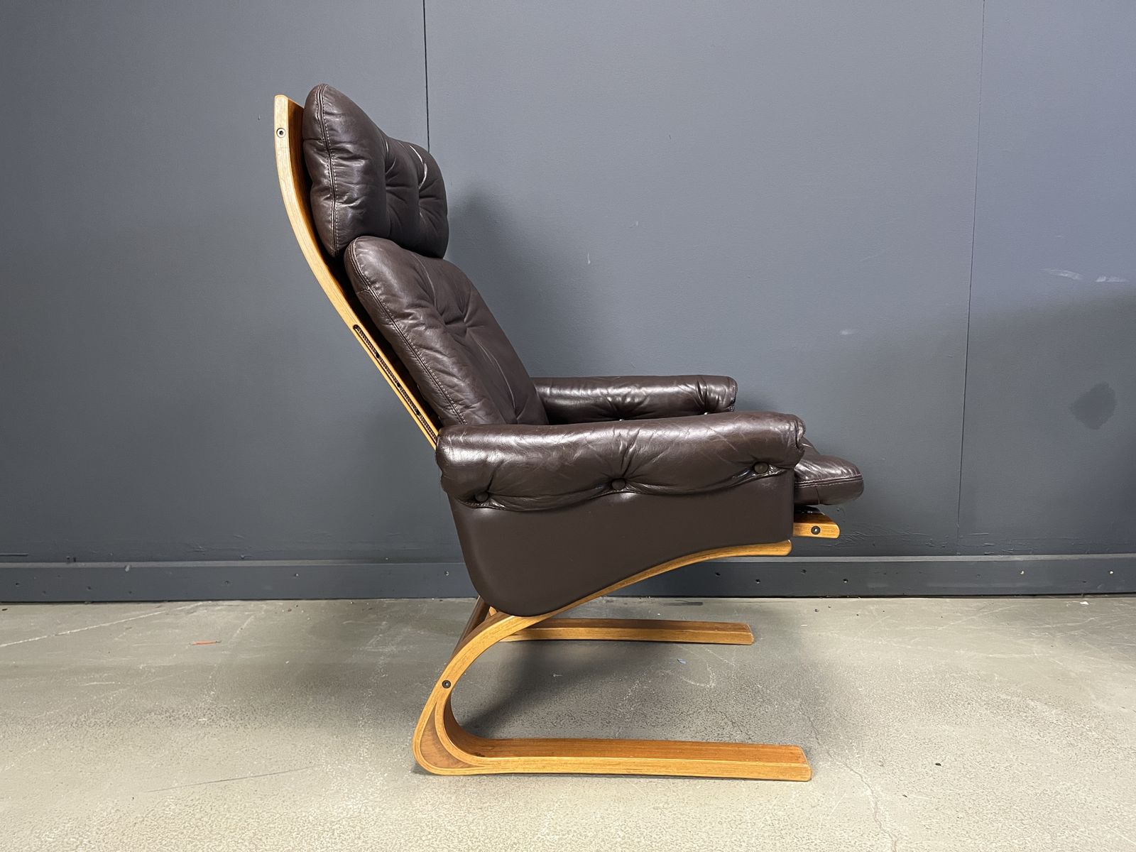 Elsa & Nordahl Solheim Kengu Armchair   1960s photo furniture